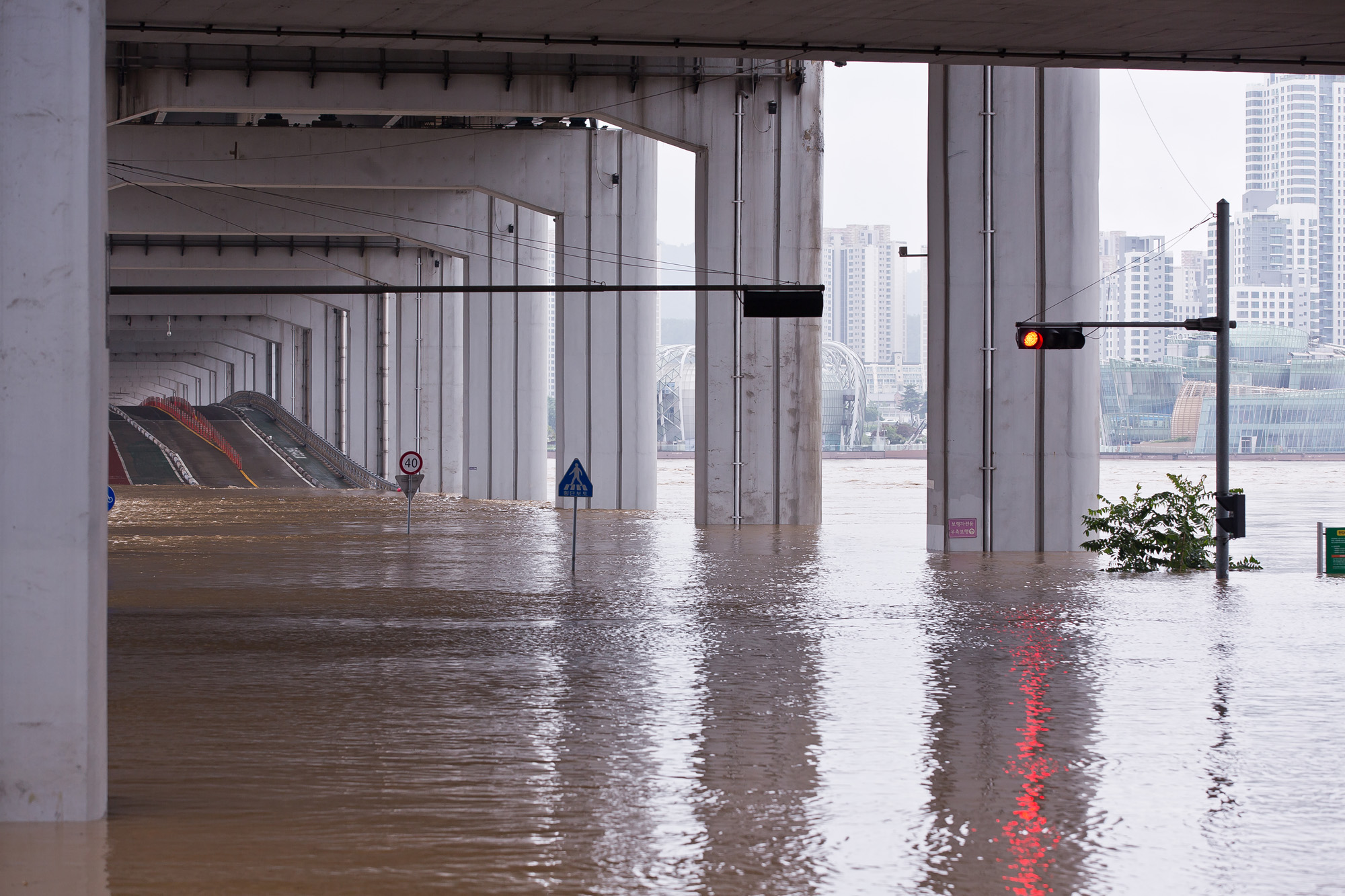 사회;세태;계절스케치;여름;장마철;장마철폭우;잠수교침수;한강잠수교;한강수위상승