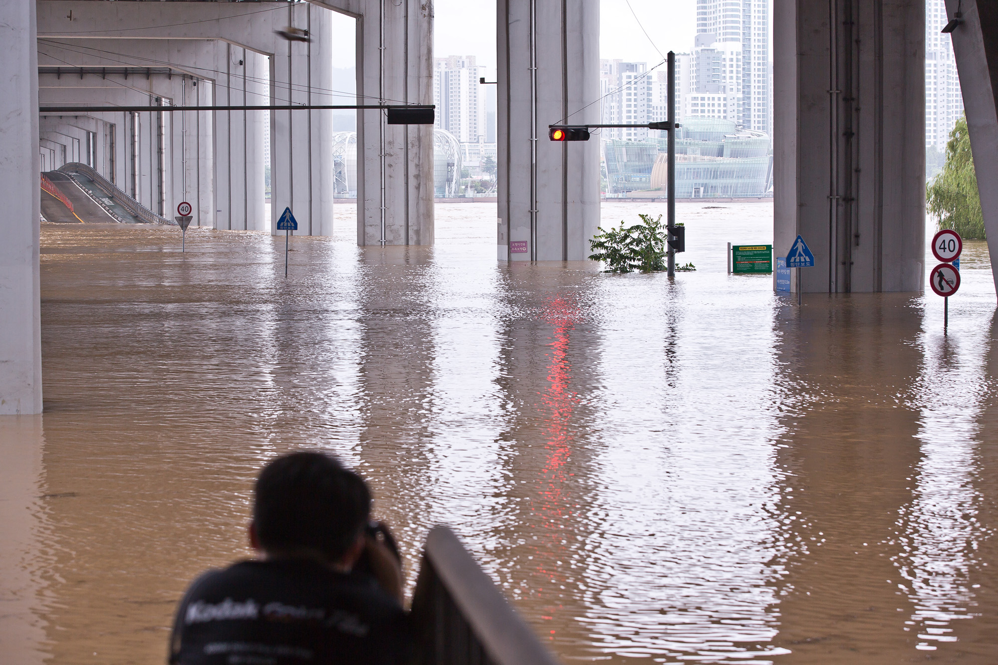 사회;세태;계절스케치;여름;장마철;장마철폭우;잠수교침수;한강잠수교;한강수위상승