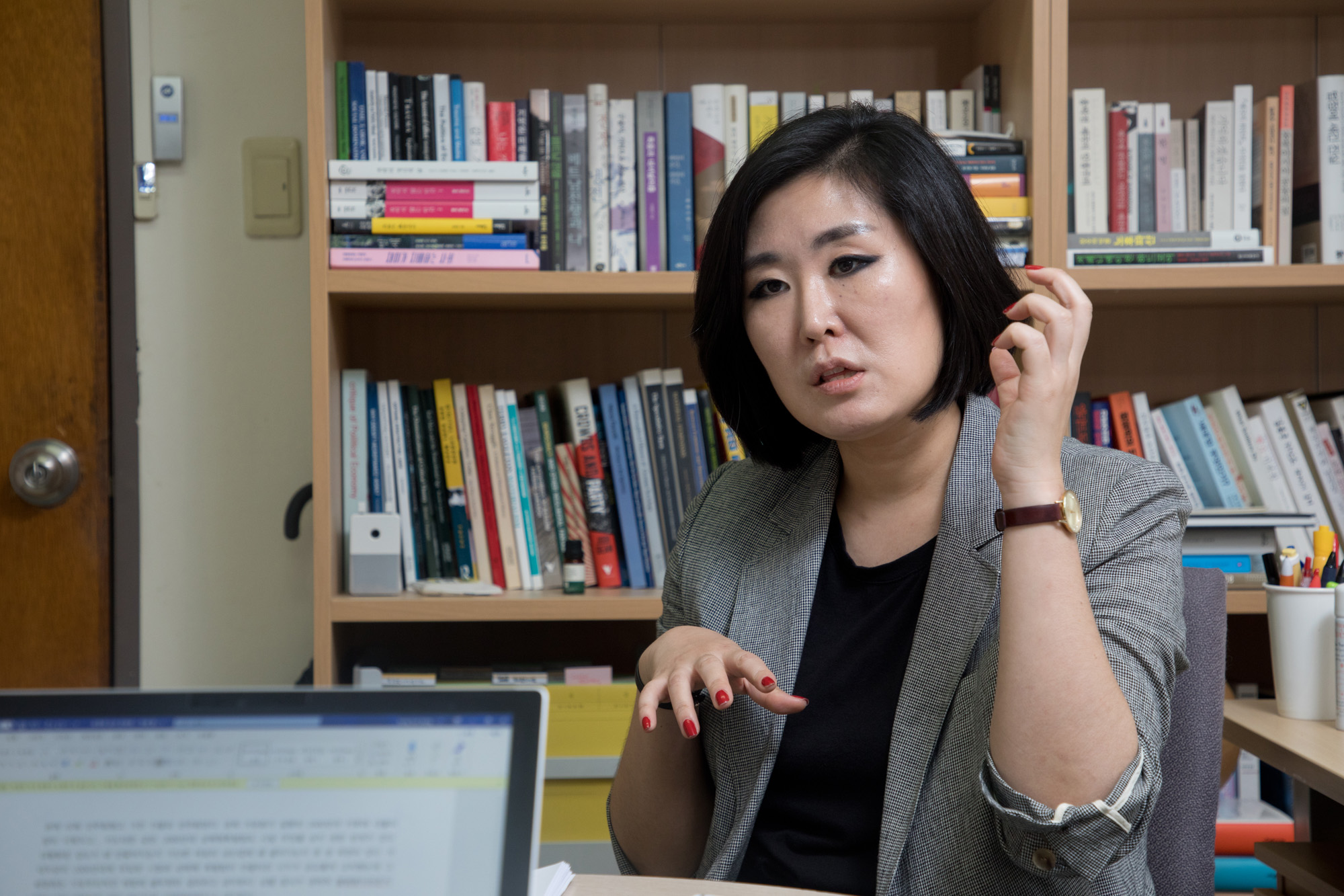 사회;페미니즘;성매매;성산업;레이디 크레딧;김주희