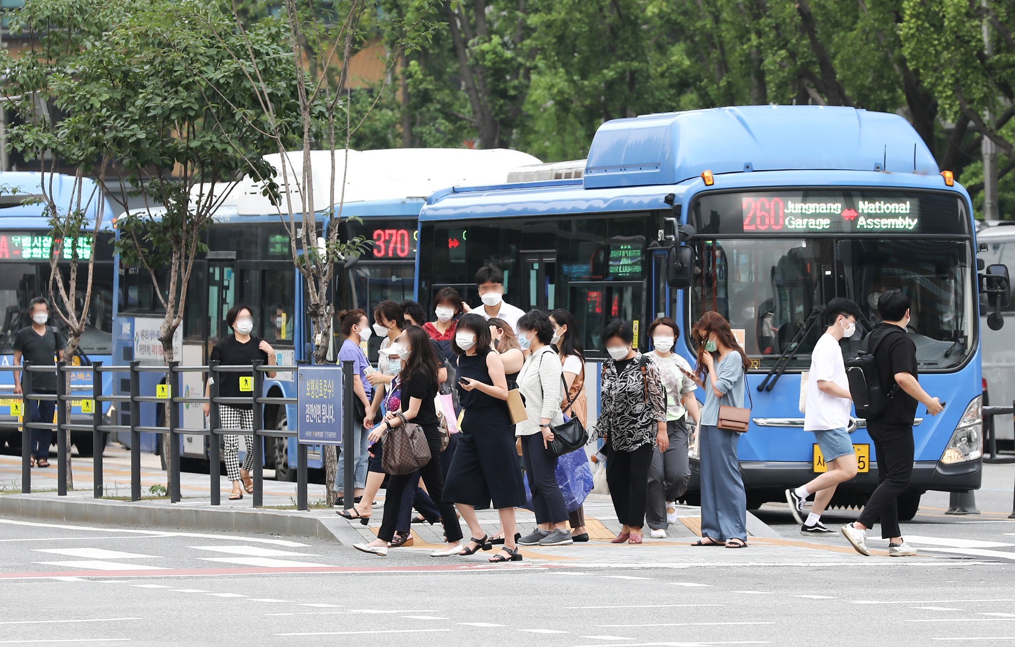 사회;코로나;코로나10;직장인출근;직장인마스크;광화문마스크;직장인코로나