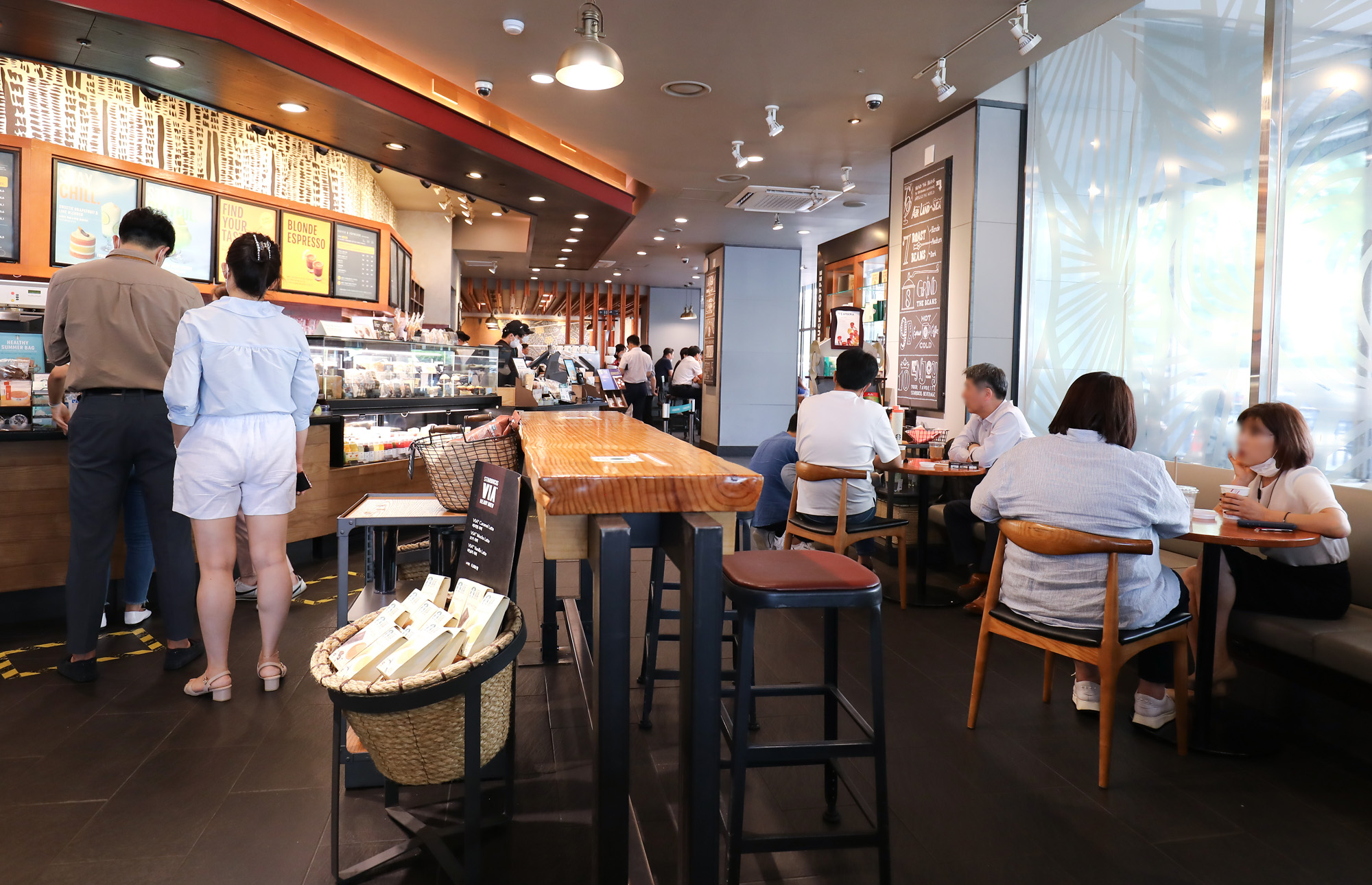 사회;코로나;코로나19;사회적거리두기;스타벅스;코로나스타벅스