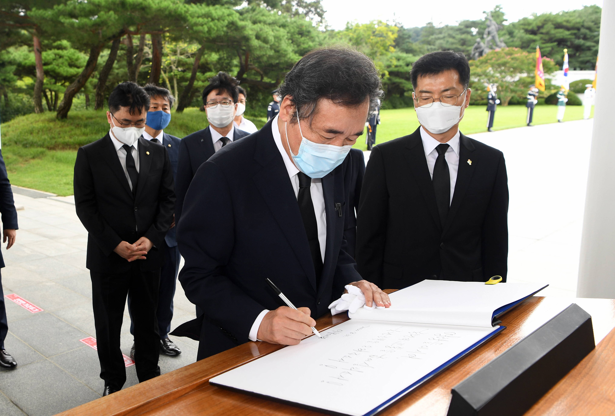 정치;이낙연;현충원참배;더불어민주당신임당대표