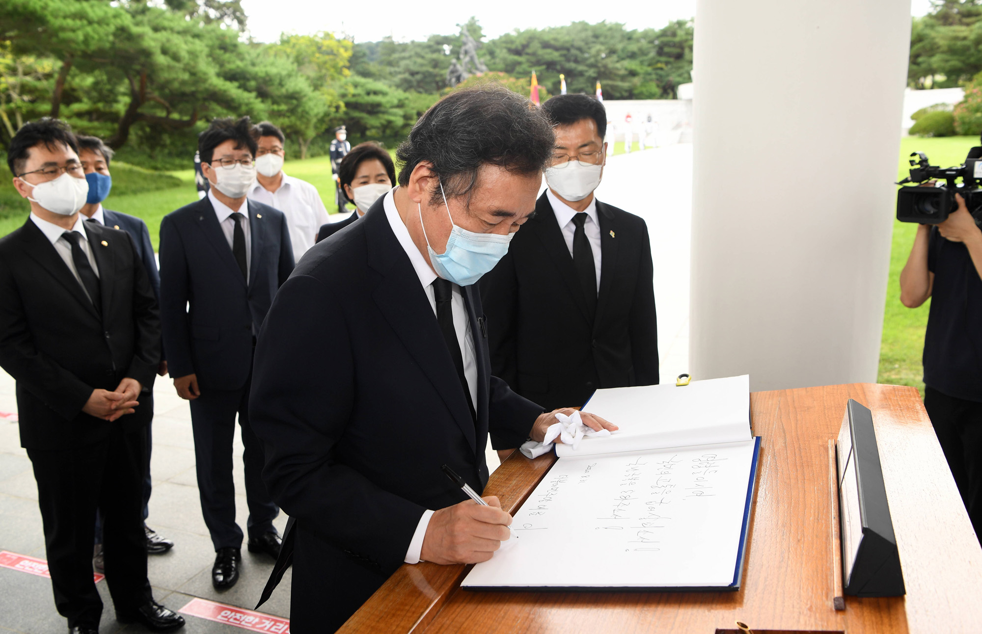 정치;이낙연;현충원참배;더불어민주당신임당대표