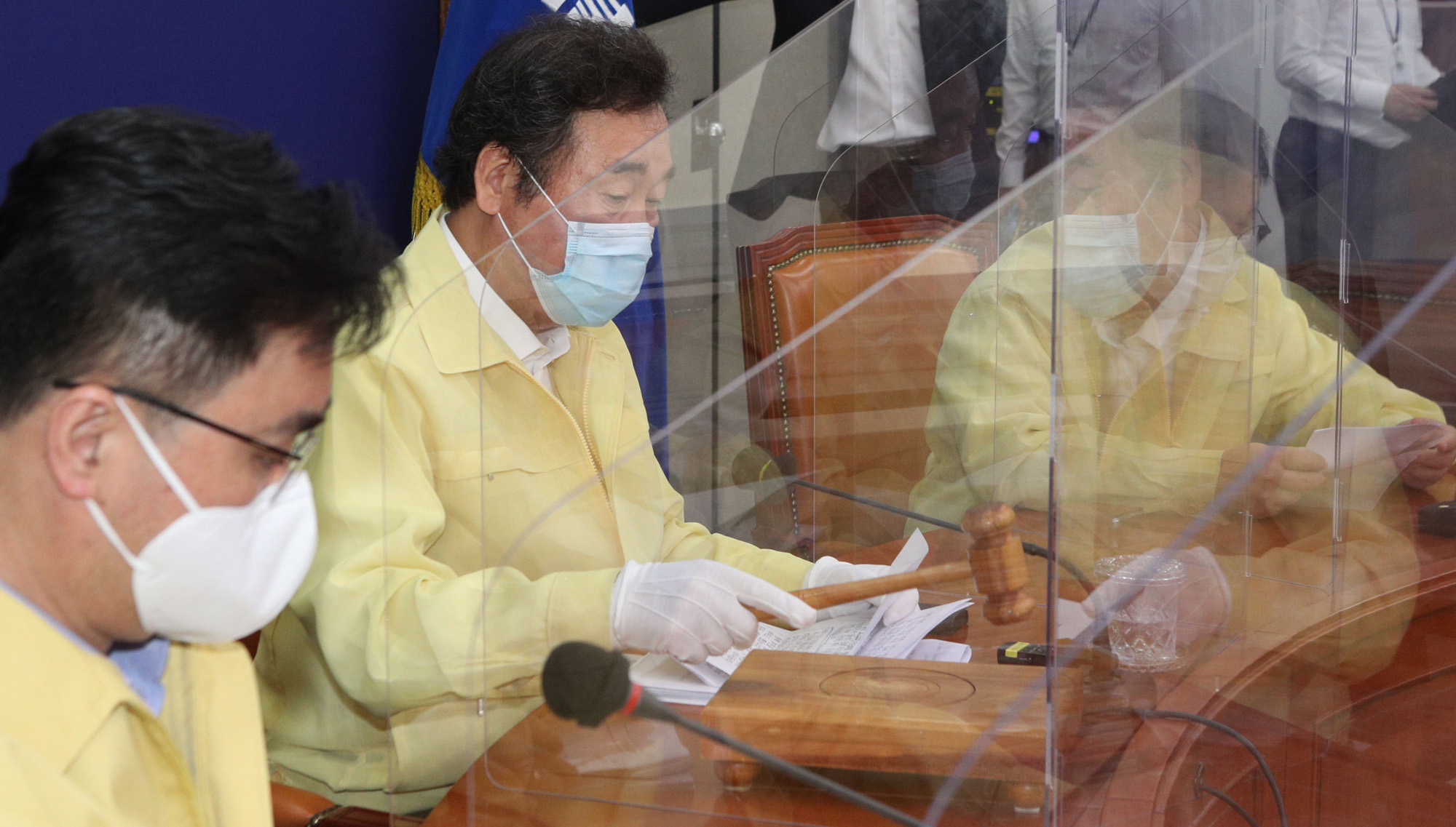 정치;국회;더불어민주당최고위원회의;이낙연;더불어민주당기전달식