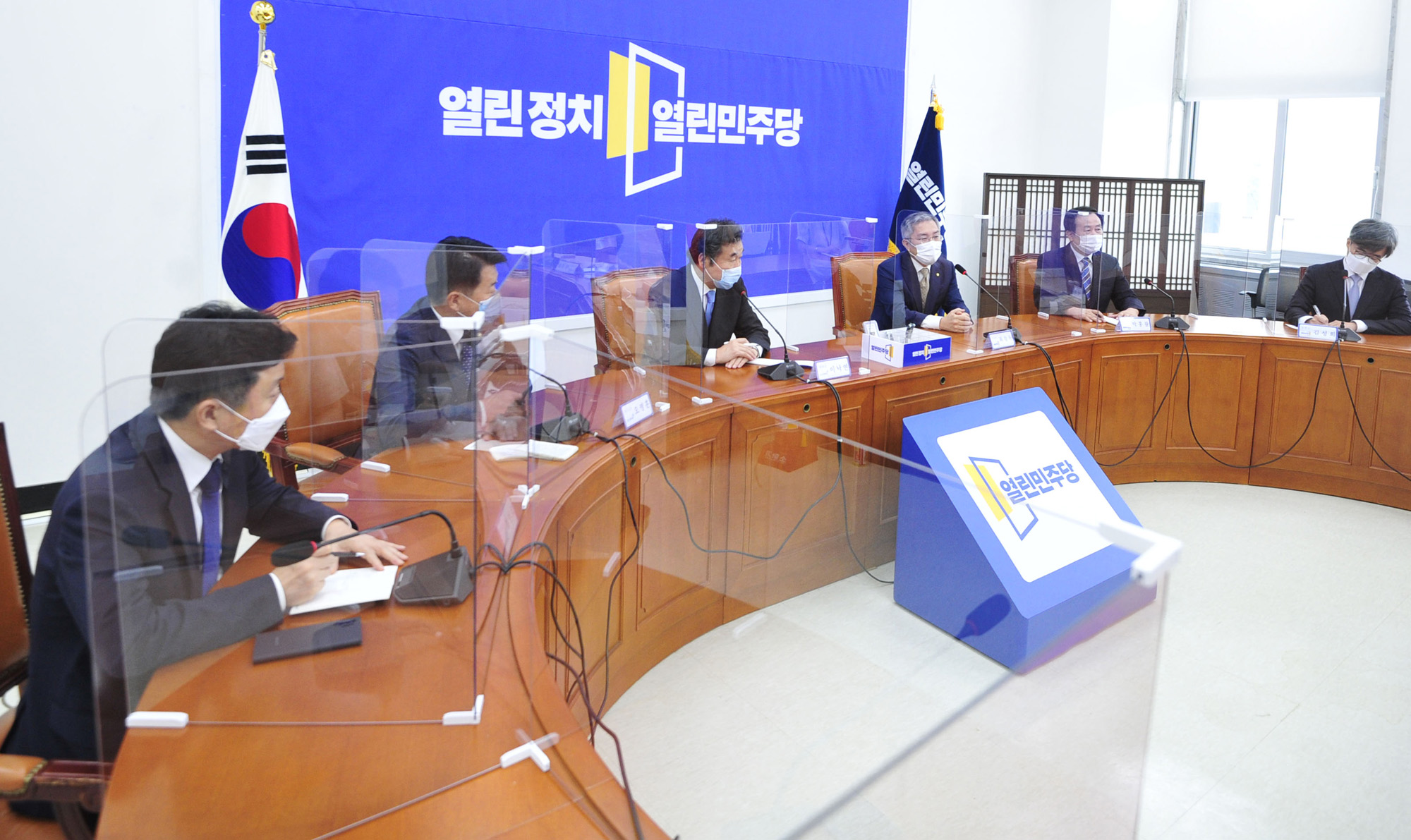 정치;정당;더불어민주당;이낙연;열린민주당;최강욱