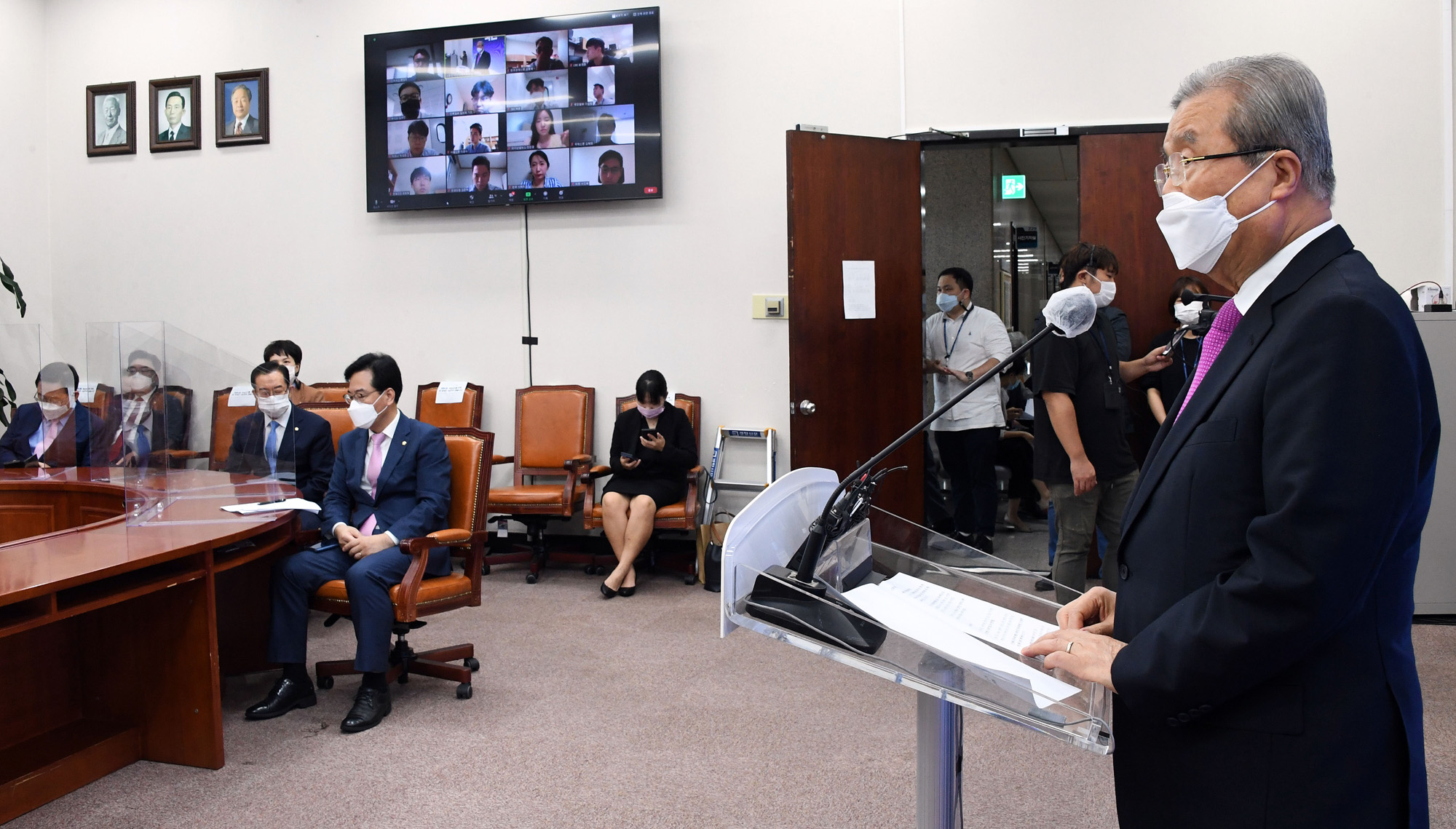 정치;국회;김종인취임100일;김종인비상대책위원장