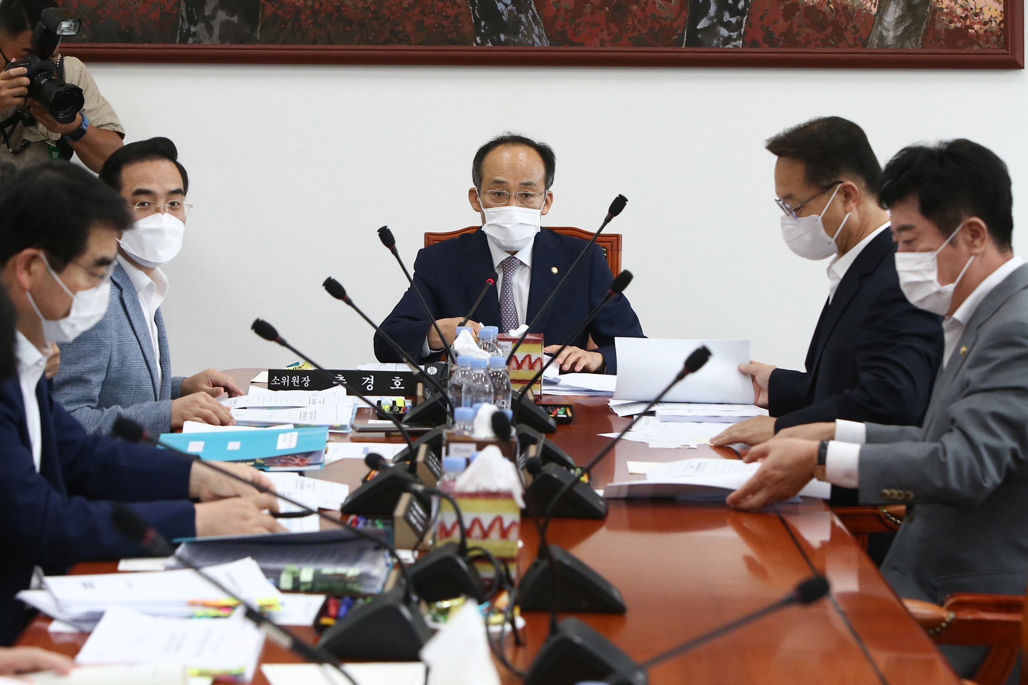 정치;국회;예산결산특별위원회 소위원회;추경호;박홍근