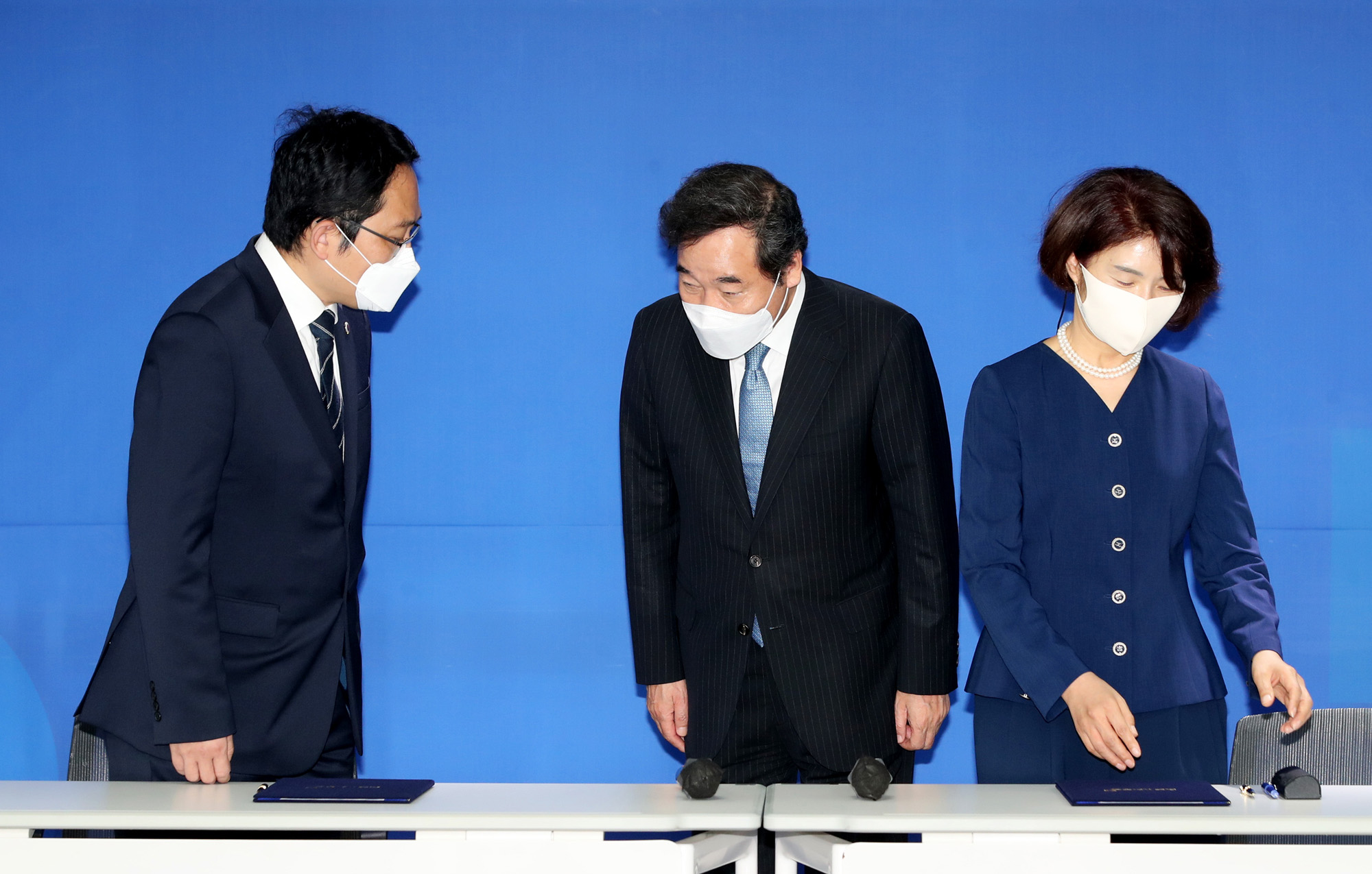 정치;대한의사협회;최대집;더불어민주당의사협회합의서;정책협약이행합의서체결식;한정애;이낙연