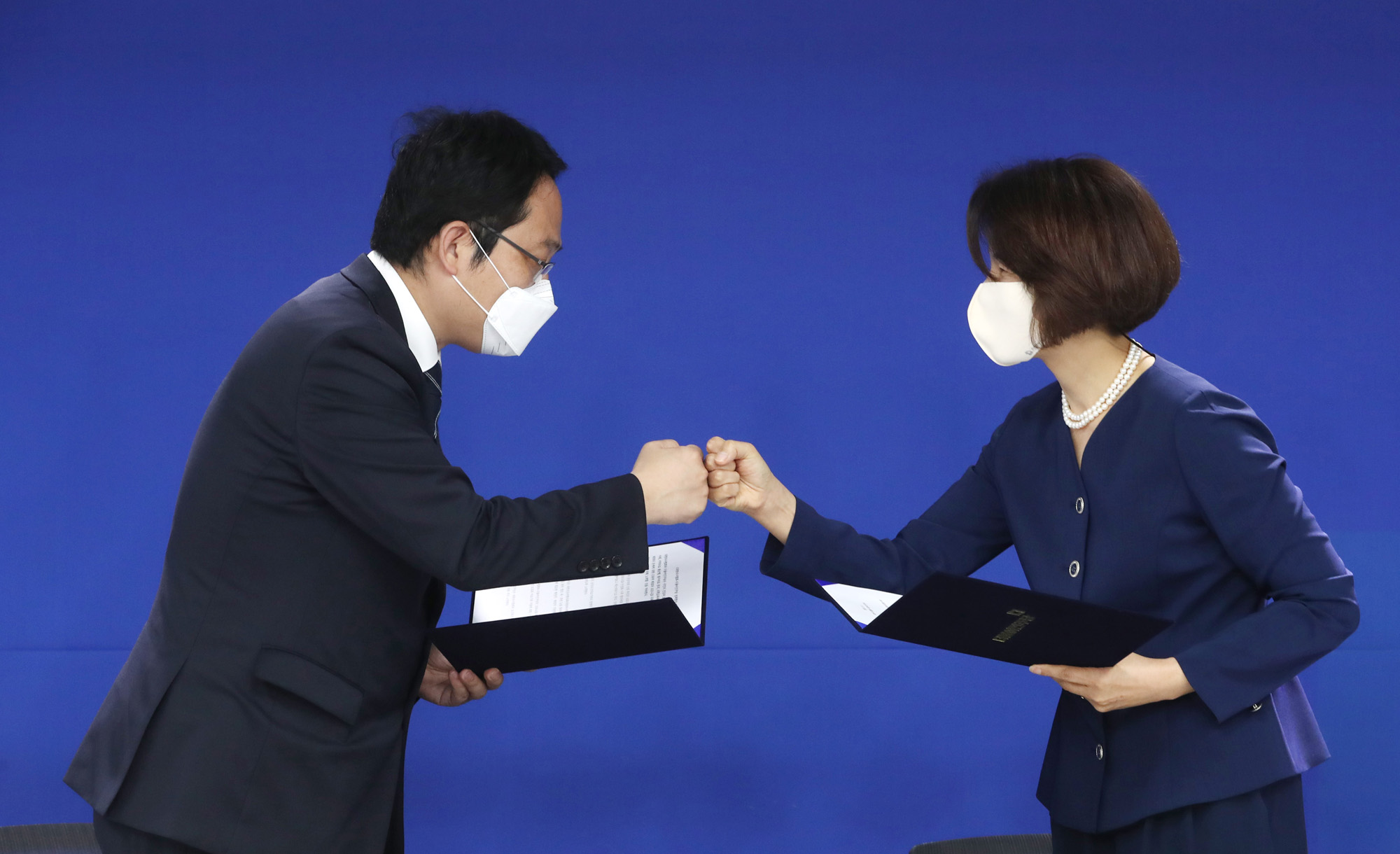 정치;대한의사협회;최대집;더불어민주당의사협회합의서;정책협약이행합의서체결식;한정애