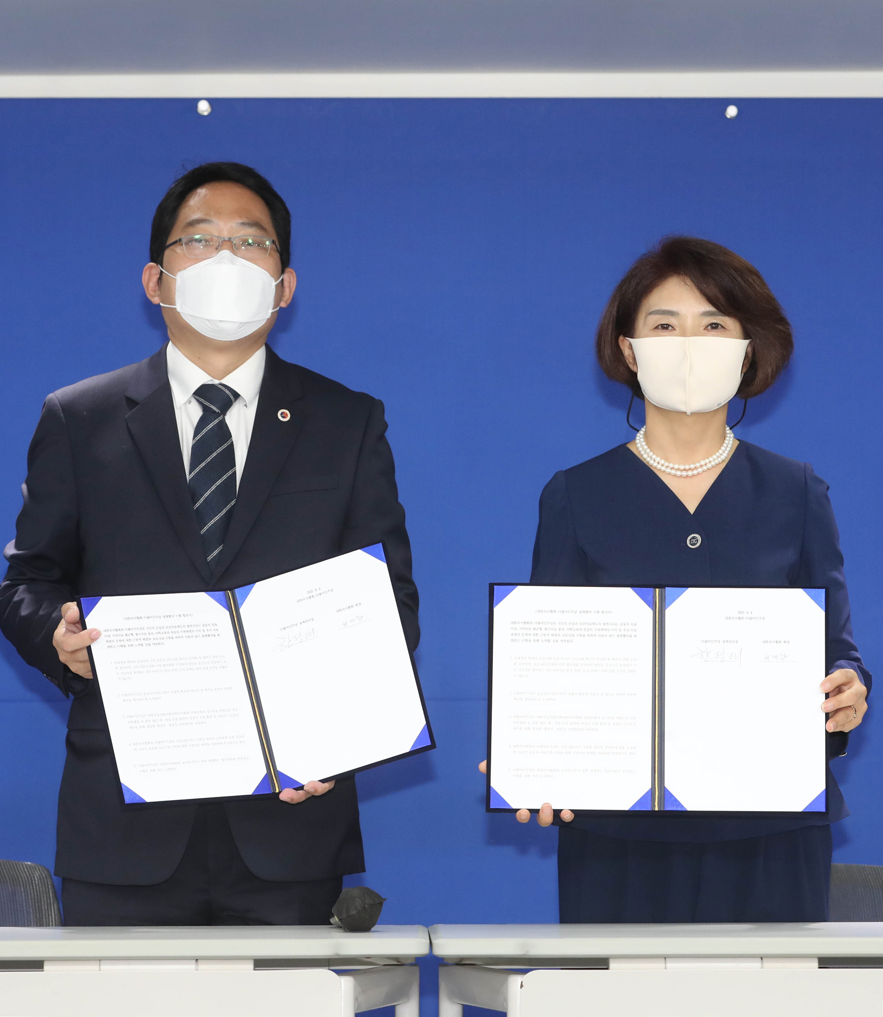 정치;대한의사협회;최대집;더불어민주당의사협회합의서;정책협약이행합의서체결식;한정애