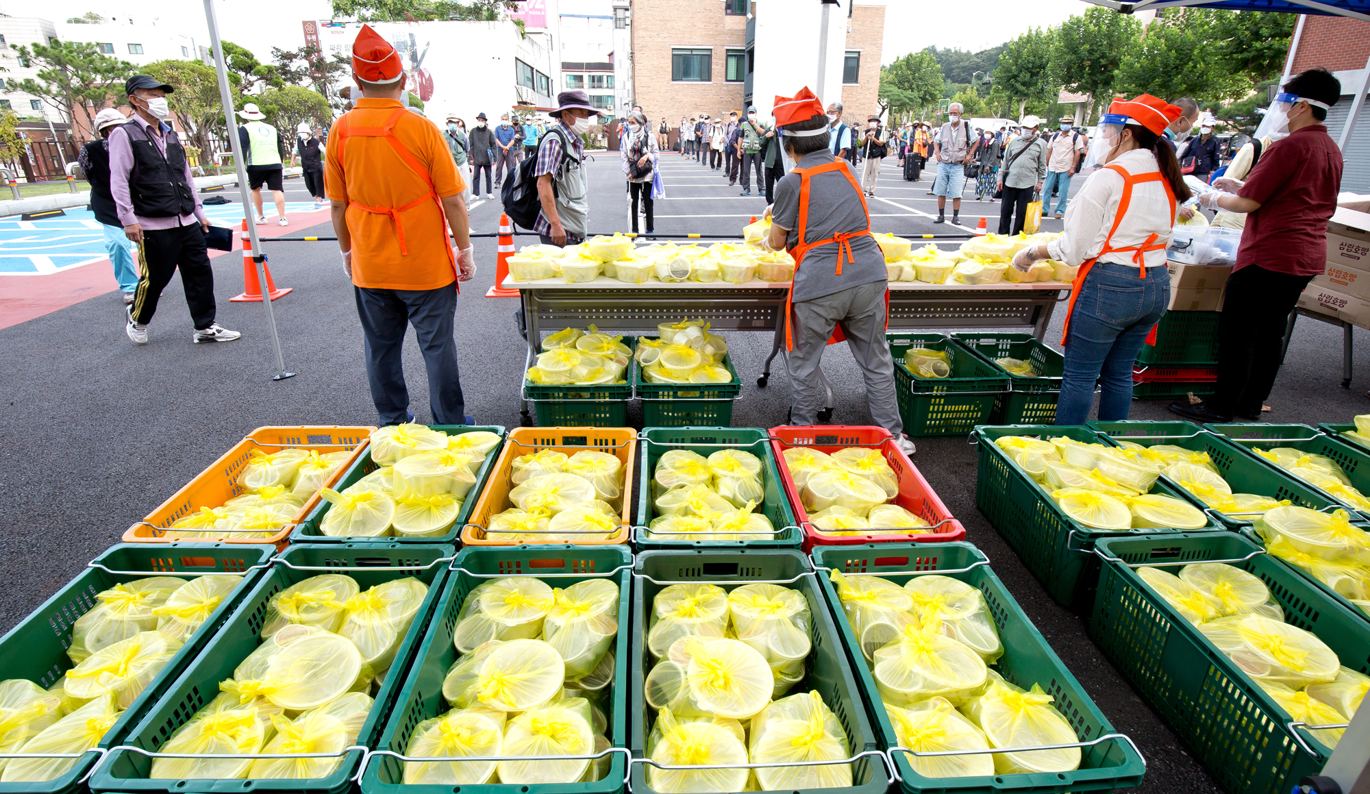 사회 코로나 무료급식 안나의집 김하종신부