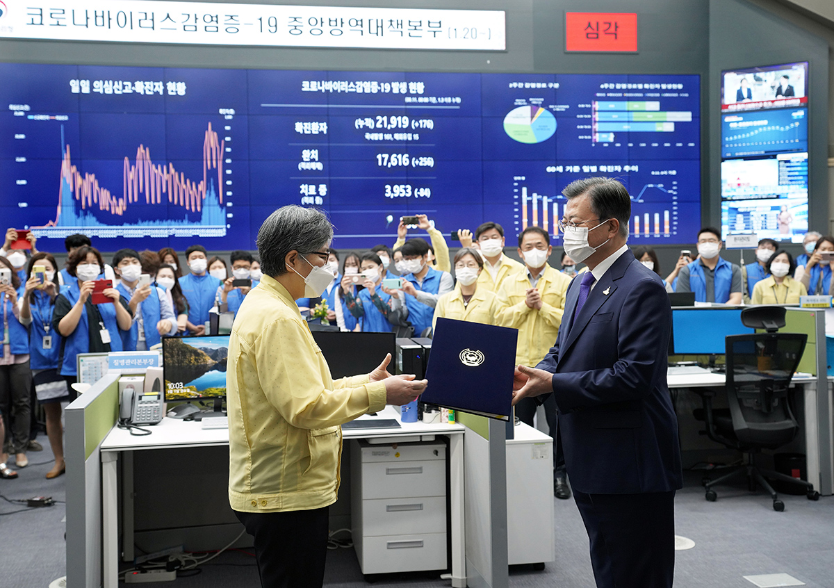 정치 청와대 문재인 신임 질병관리청장 임명장 