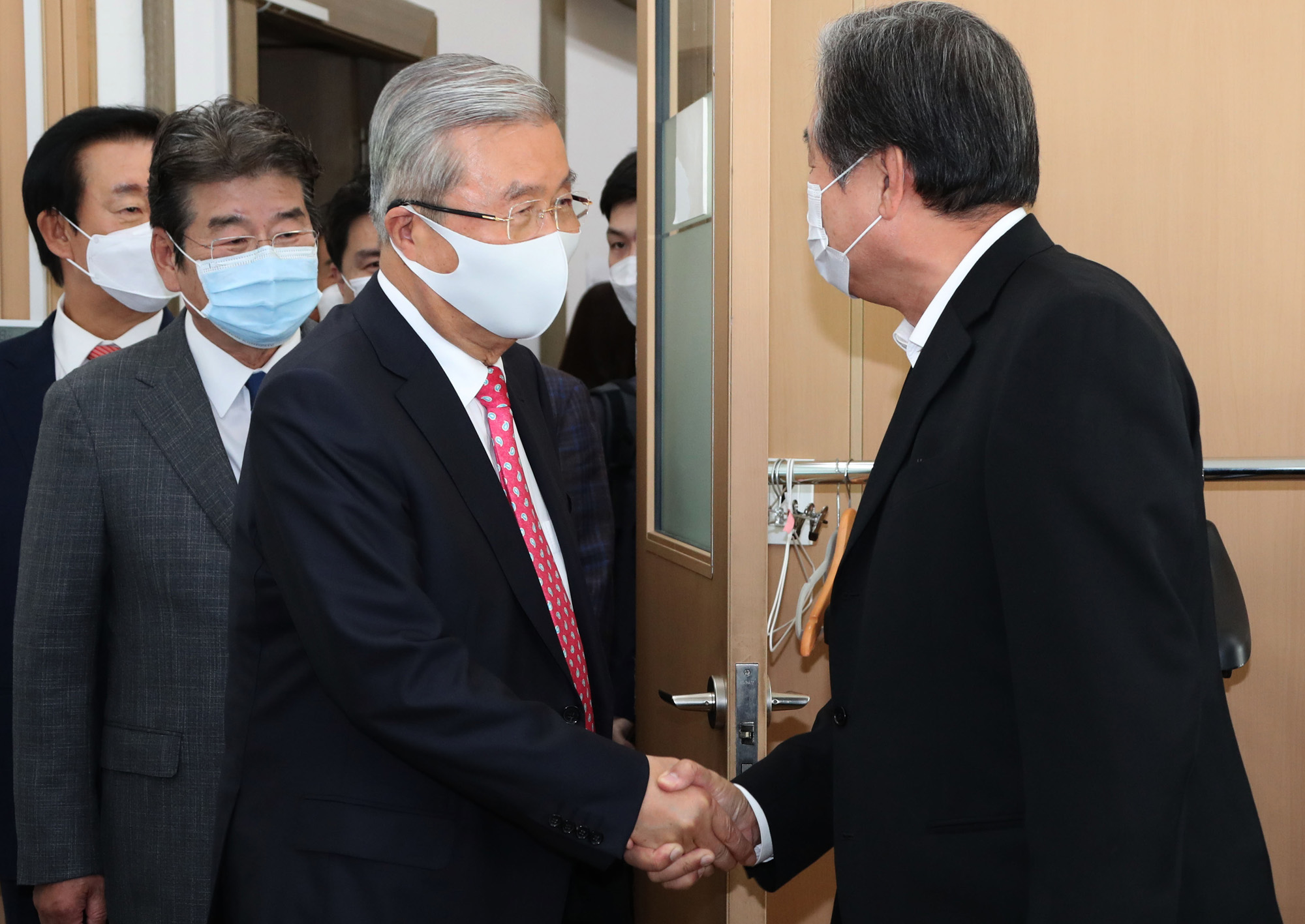 정치;정당;국민의힘;보수정당;미래통합당;김종인;김무성;마포포럼;야권대선주자초청강연