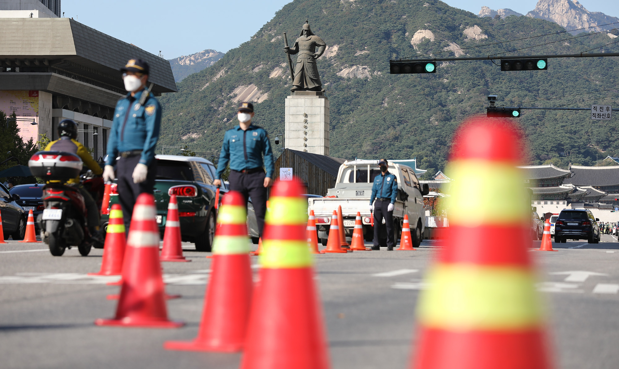 한글날집회;보수단체집회;광화문차벽;광화문경찰;집회금지;코로나집회금지