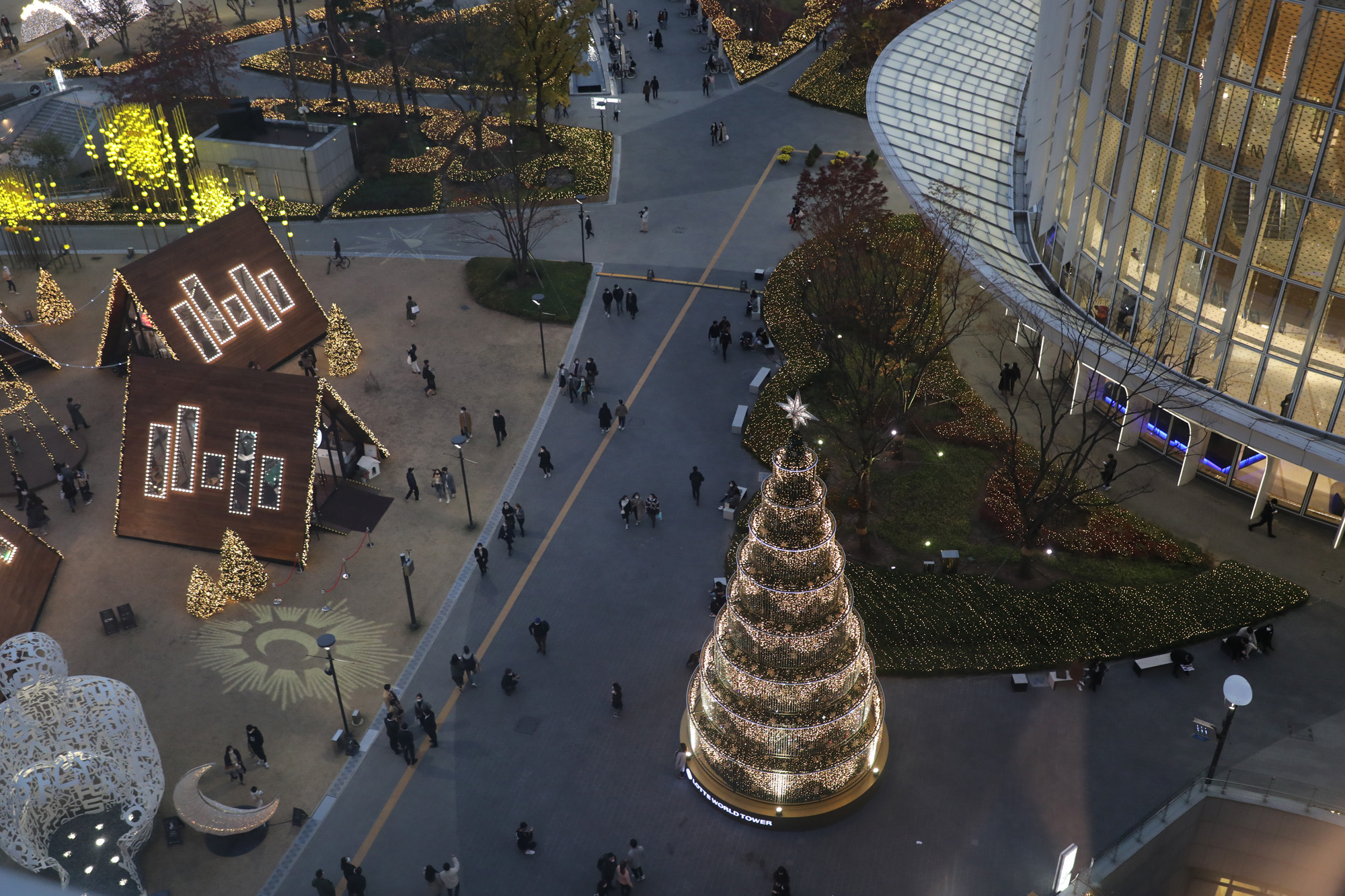 사회;롯데월드타워크리스마스트리;크리스마스트리