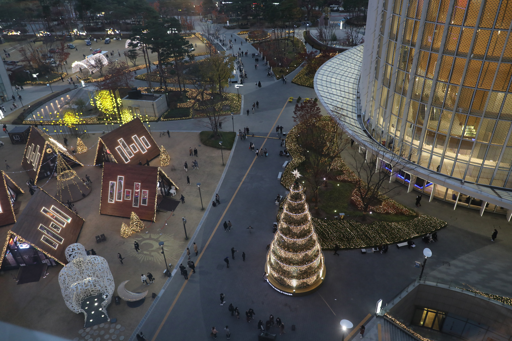 사회;롯데월드타워크리스마스트리;크리스마스트리