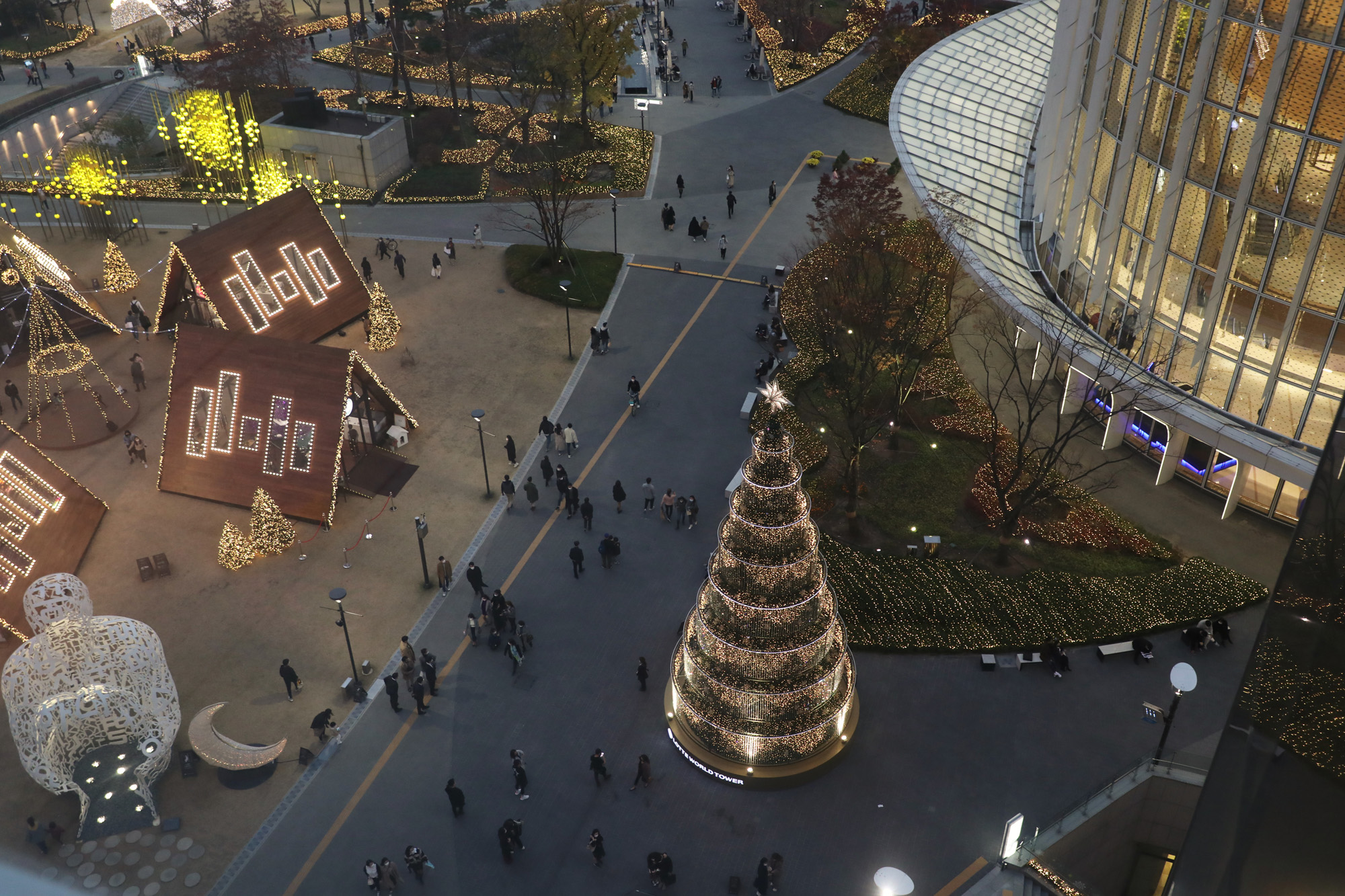 사회;롯데월드타워크리스마스트리;크리스마스트리