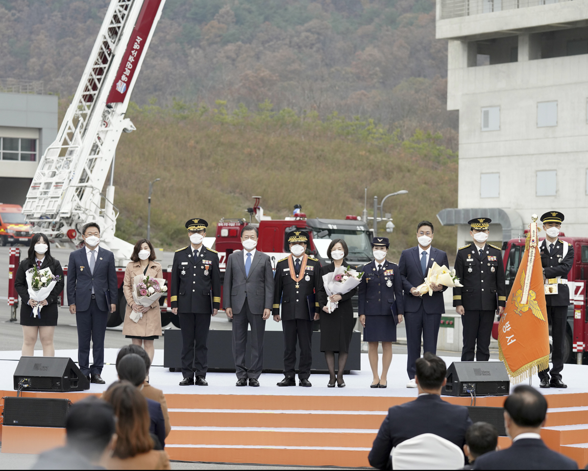 정치 청와대 문재인 제58주년 소방의 날 기념식