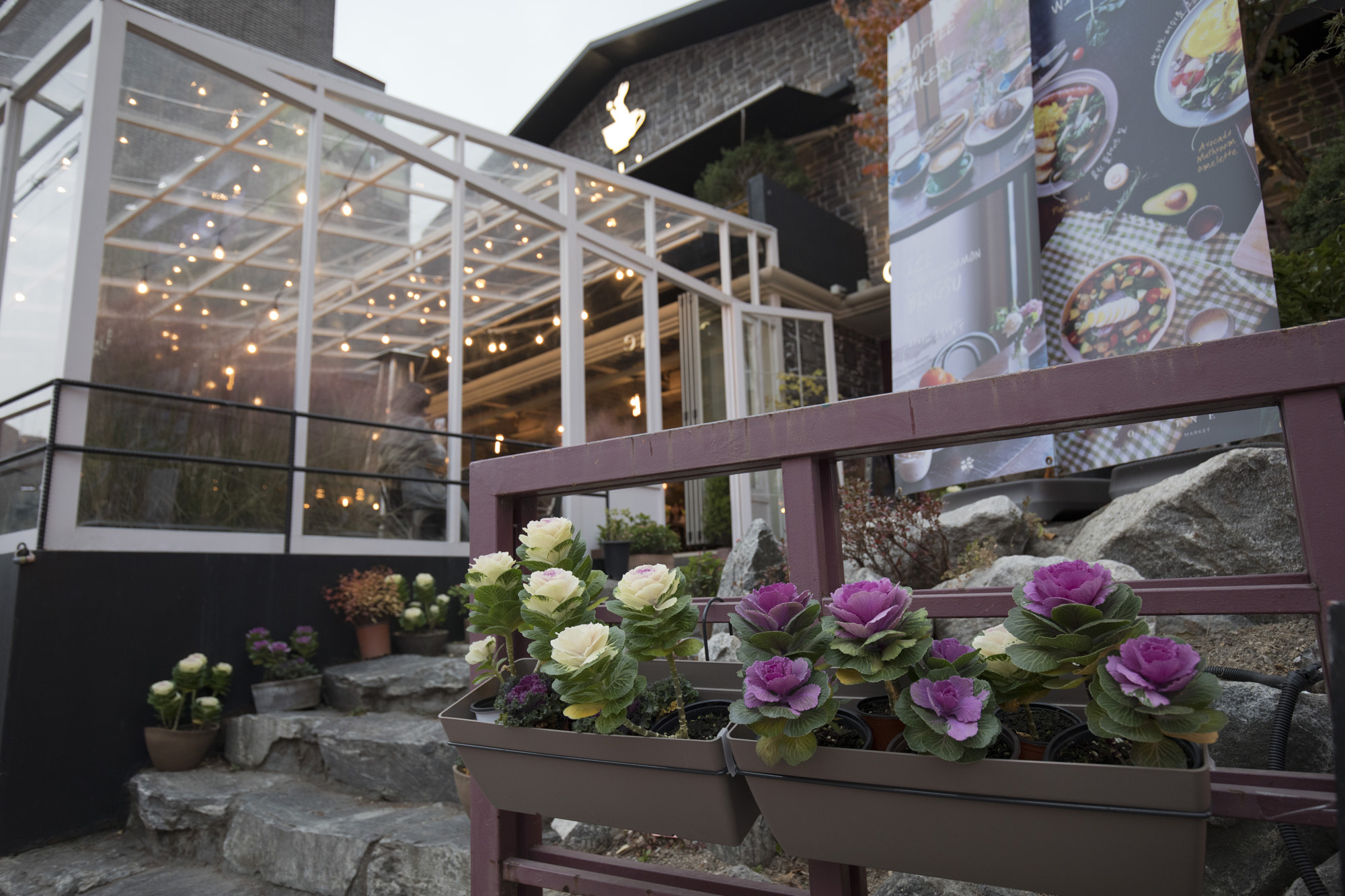 경제;세태;카페;꽃카페;플라워리카페;식물카페;원예카페