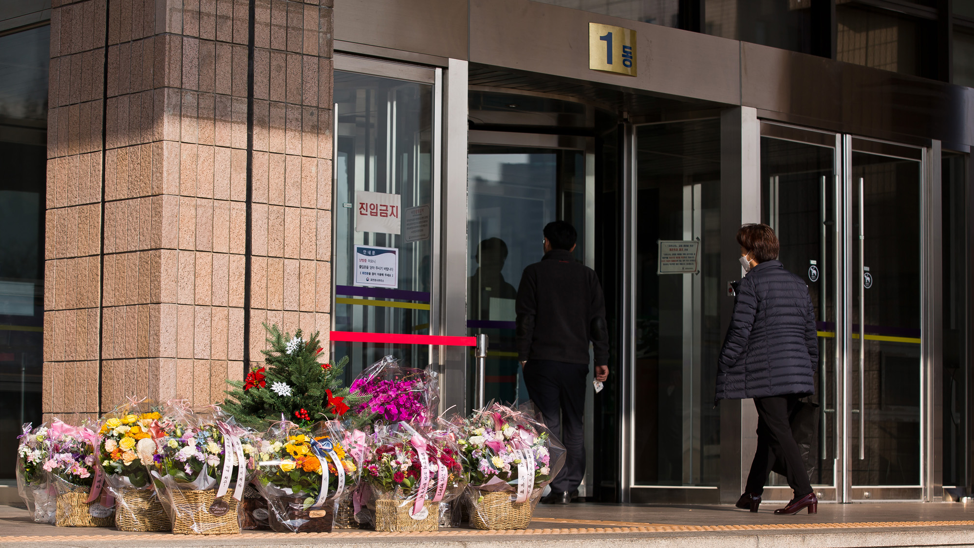 사회;정부;문재인정부;법무부;검찰;대검찰청;법무부장관;추미애;검찰총장;윤석열;검찰총장직무집행정지;법무부꽃바구니;법무부근조화환