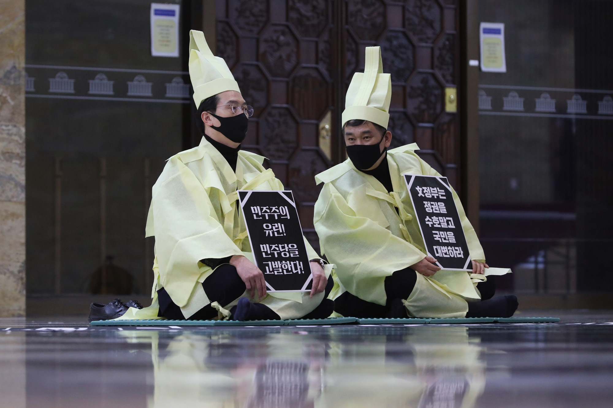 정치;국회;국민의힘상복;최승재;강민국;공수처법통과