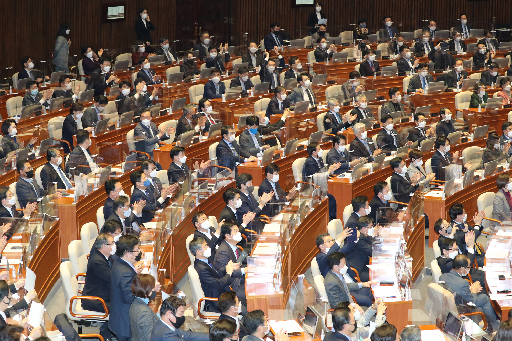 정치;국회;공수처법;본회의;국민의힘본회의퇴장;공수처법반대
