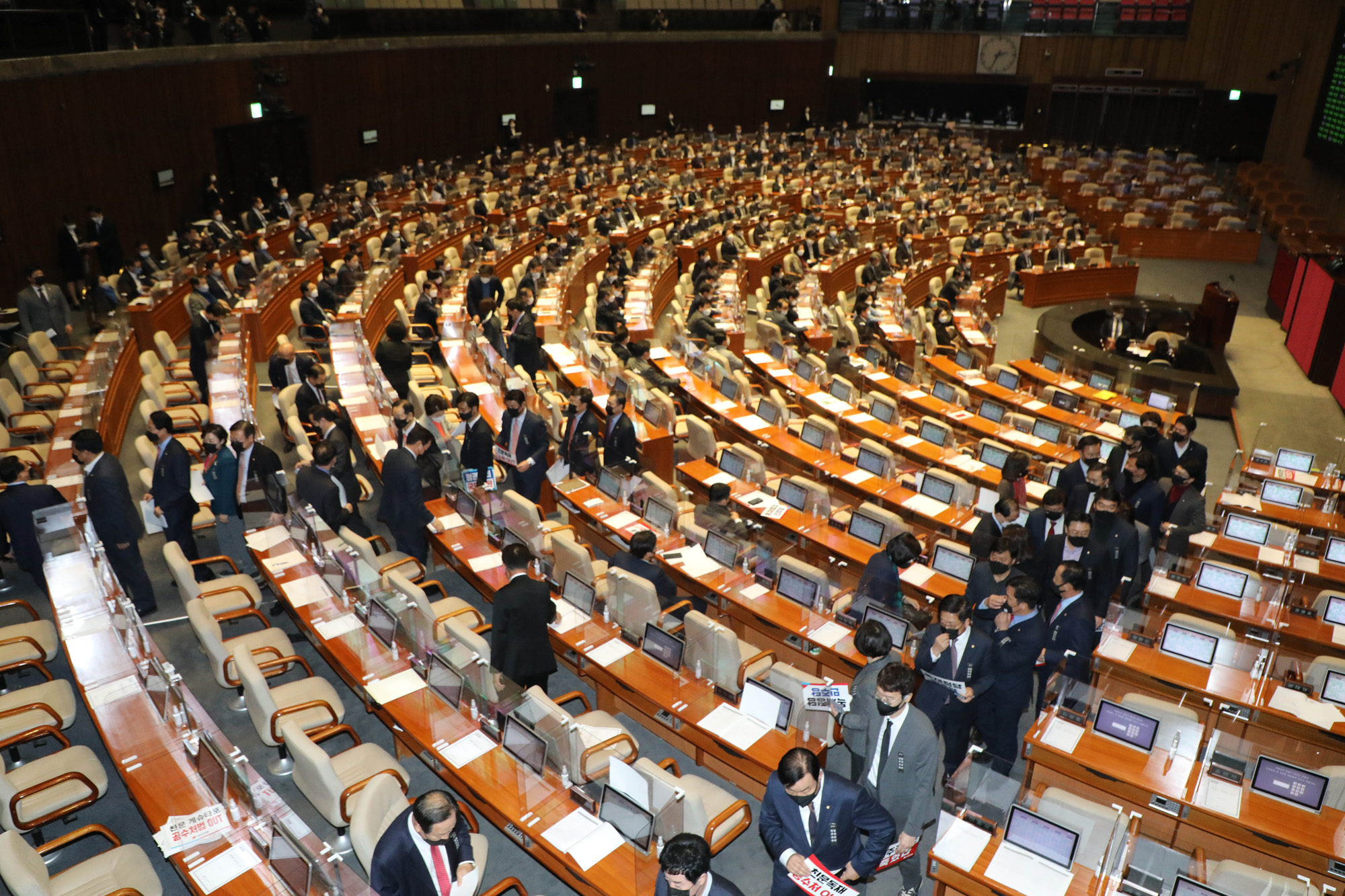 정치;국회;본회의;이철규;무제한토론;필리버스터;국정원법개정안