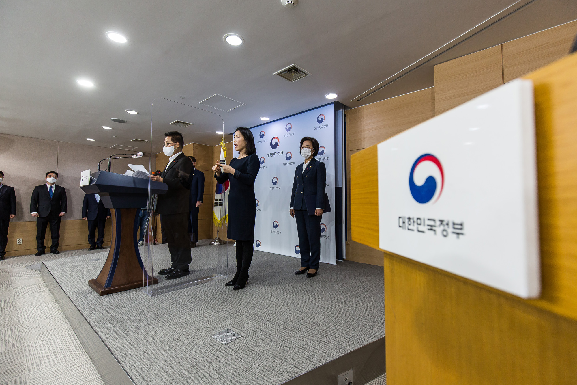 정부;문재인정부;권력기관개혁;국정원;법무부;행정안전부;박지원;추미애;진영;권력기관개혁브리핑