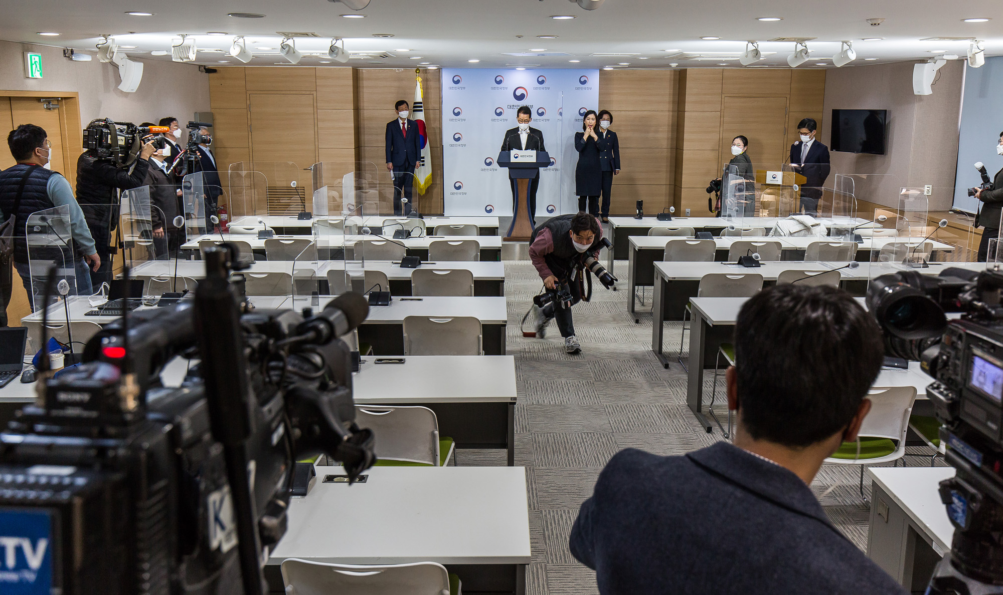 정부;문재인정부;권력기관개혁;국정원;법무부;행정안전부;박지원;추미애;진영;권력기관개혁브리핑