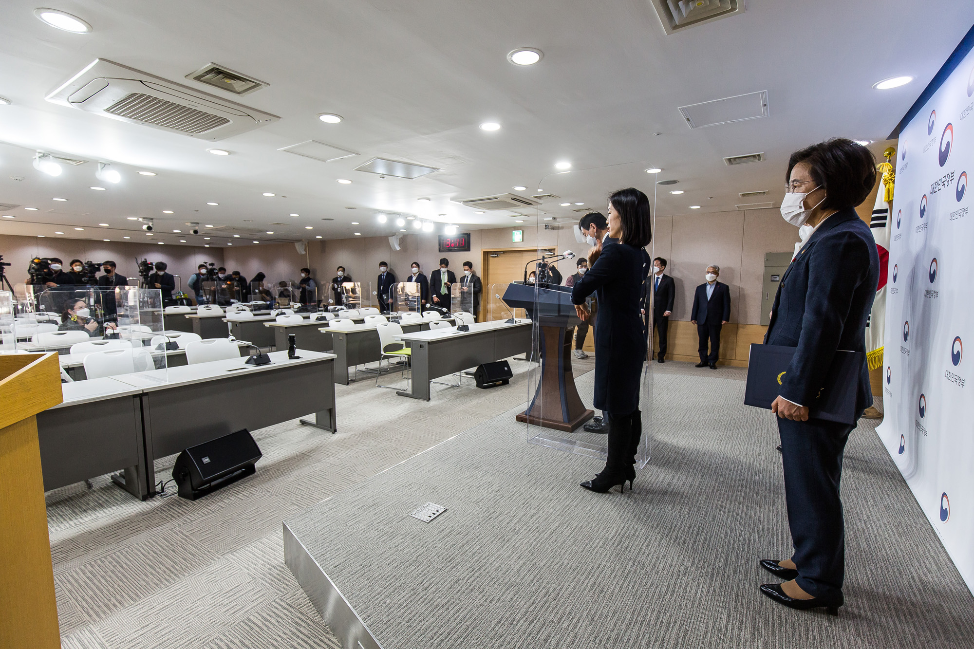 정부;문재인정부;권력기관개혁;국정원;법무부;행정안전부;박지원;추미애;진영;권력기관개혁브리핑