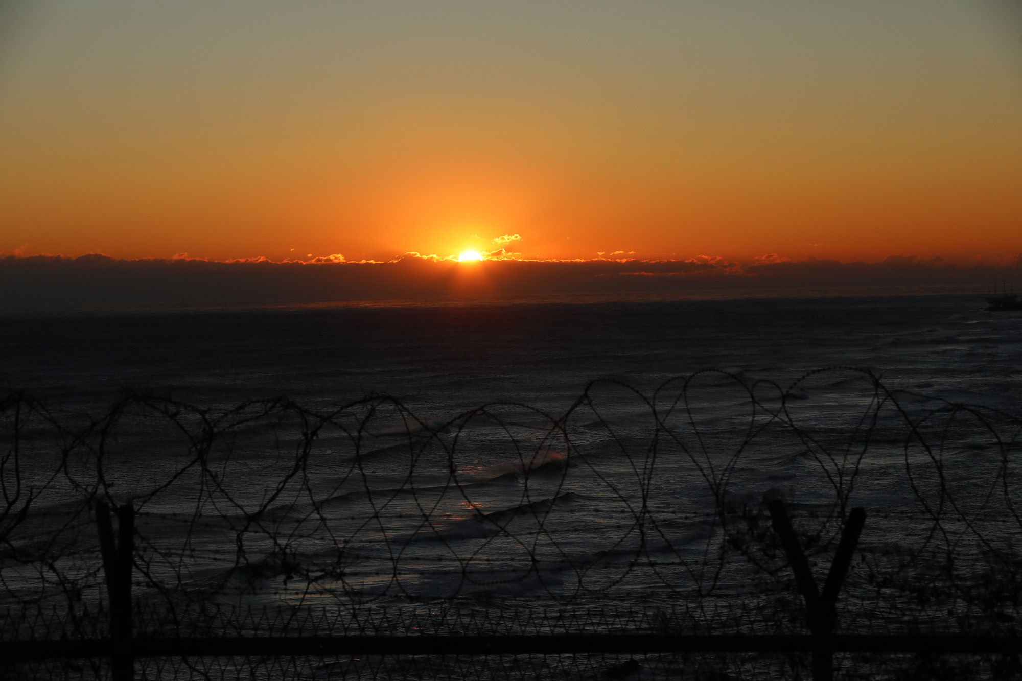 사회;정동진;코로나19일출명소출입통제;2020년마지막해;정동진일출