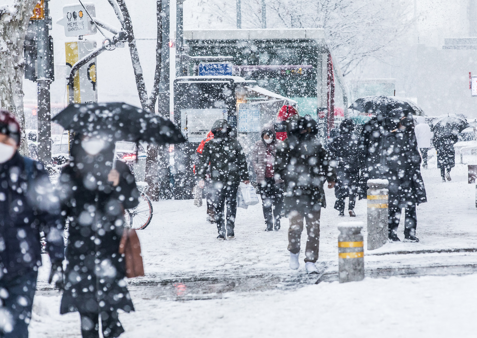 사회;계절;날씨;날씨스케치;폭설;겨울스케치;함박눈;강남역폭설