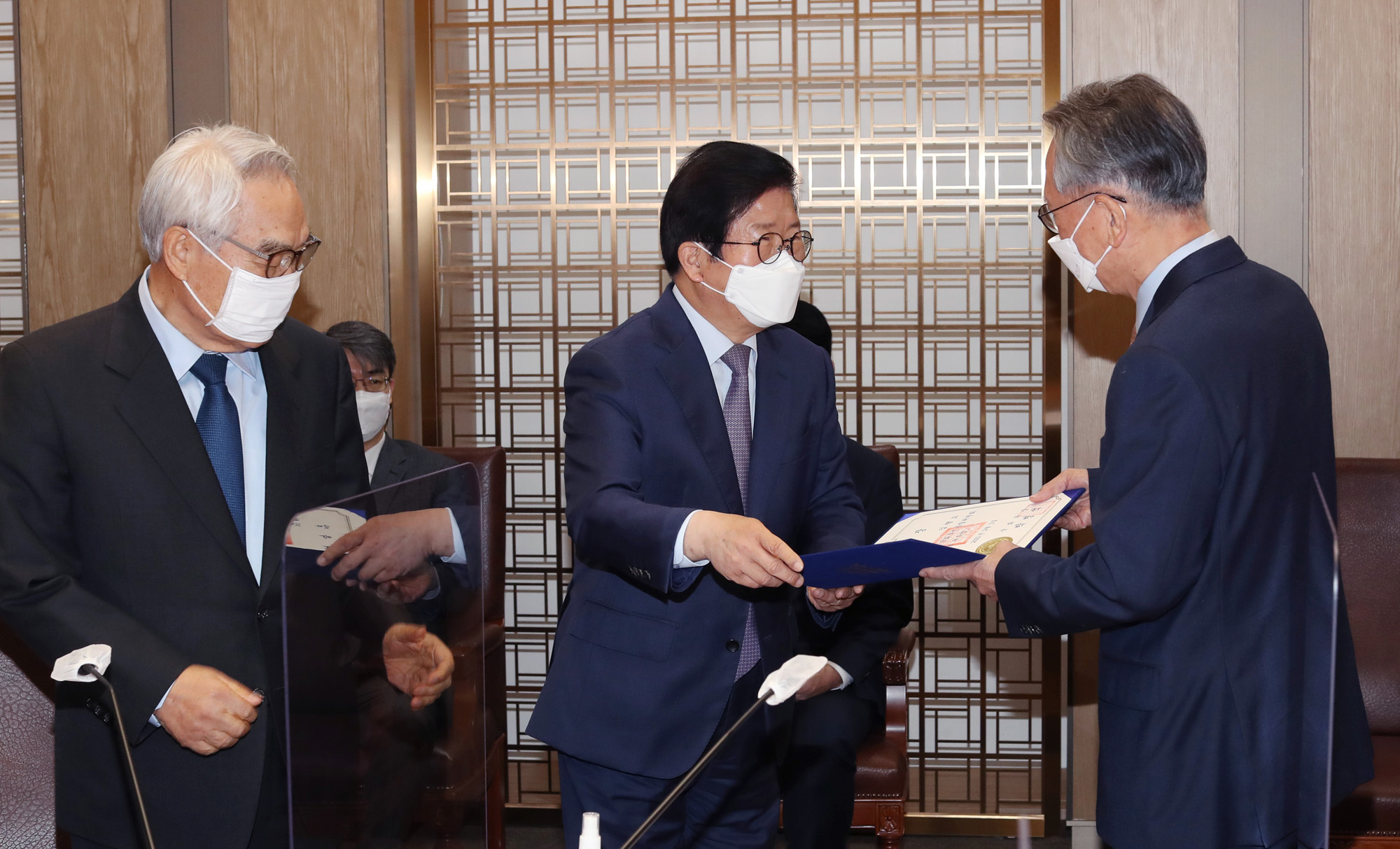 정치;국회;국회국민통합위원회 위촉식;박병석 국회의장;임채정;박형오