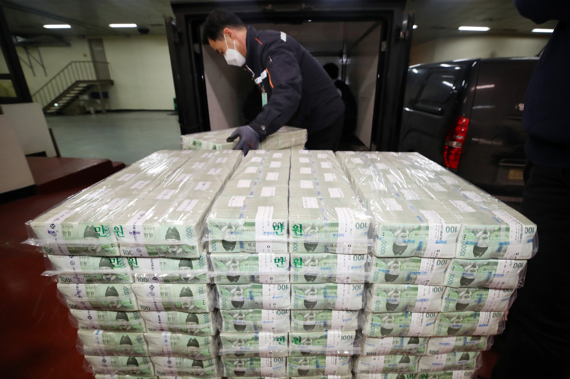 한국은행;현금;돈;돈뭉치;설맞이자금