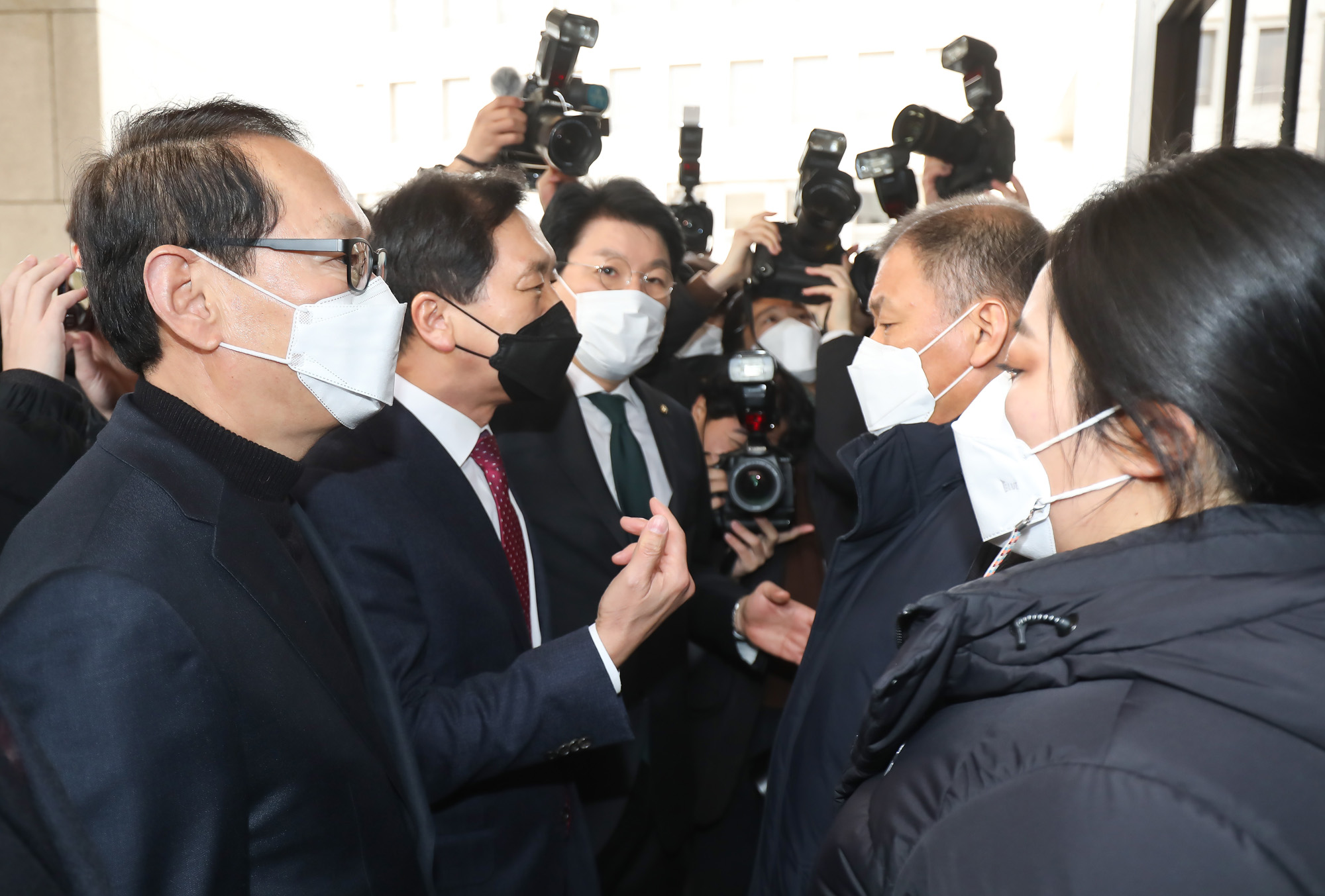 국민의힘 탄핵거래 진상조사단 대법원 항의방문;김도읍;장제원 전주혜 김웅