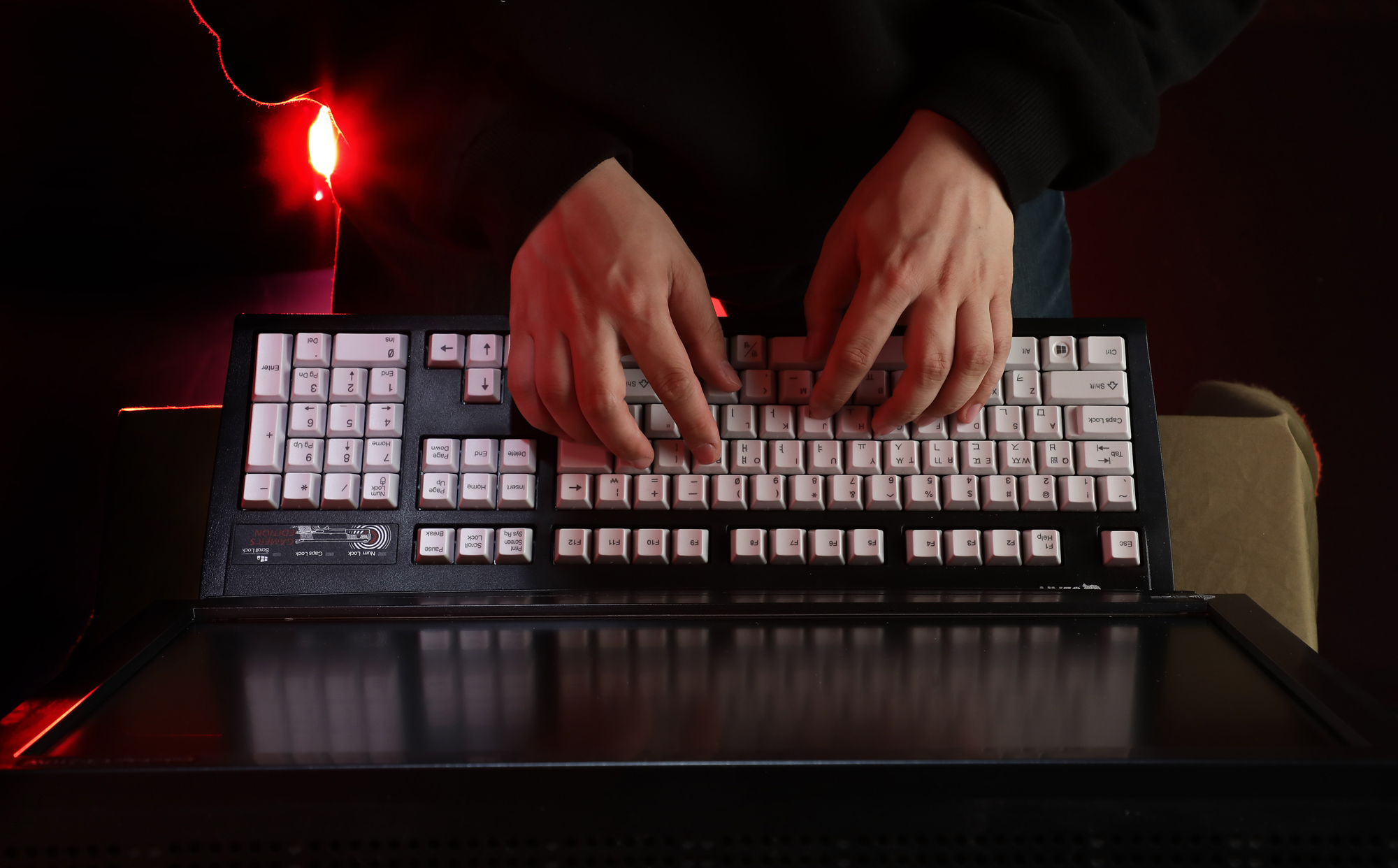 성착취 인형 아동학대 매춘 컴퓨터