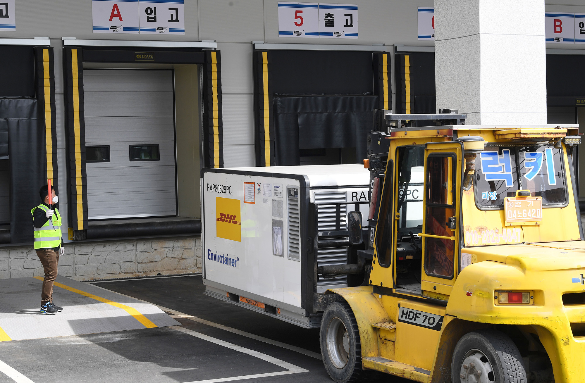 아스트라제네카 코로나 19 백신;첫 출하