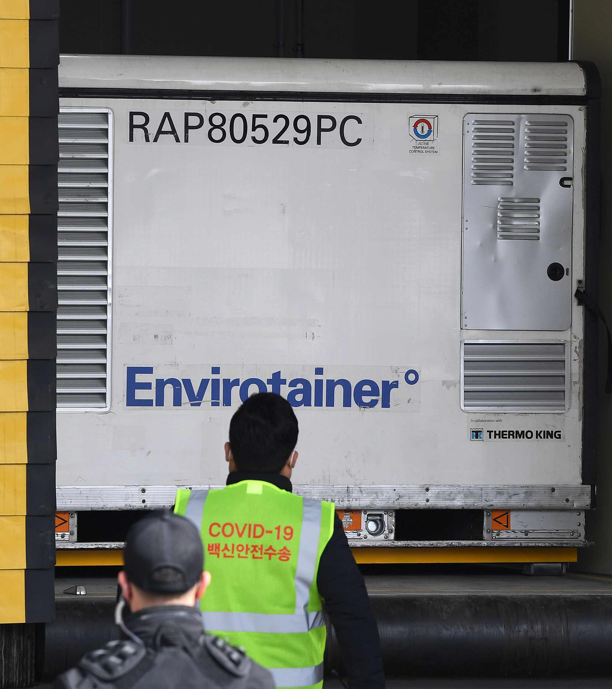 아스트라제네카 코로나 19 백신;첫 출하