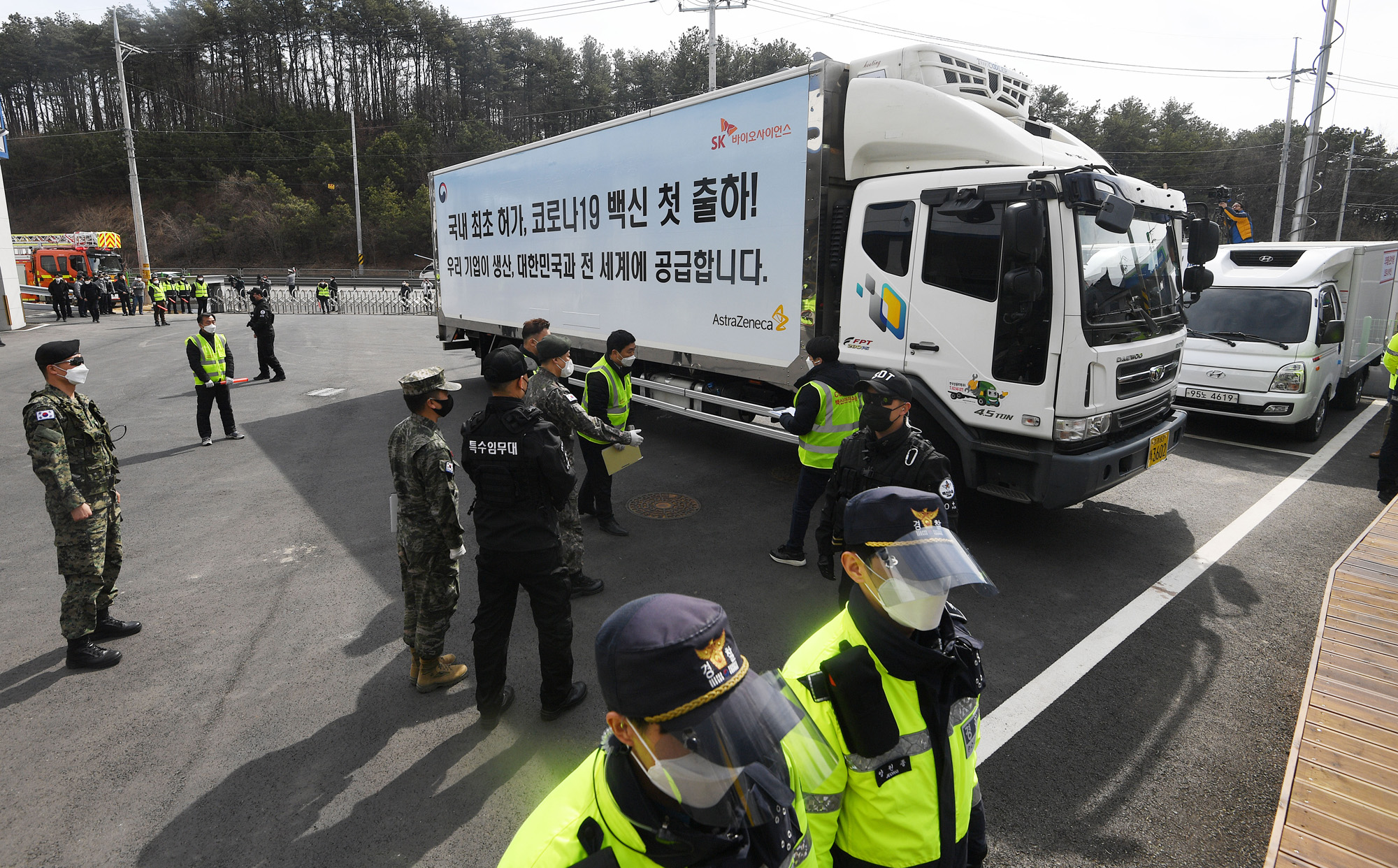 아스트라제네카 코로나 19 백신;첫 출하
