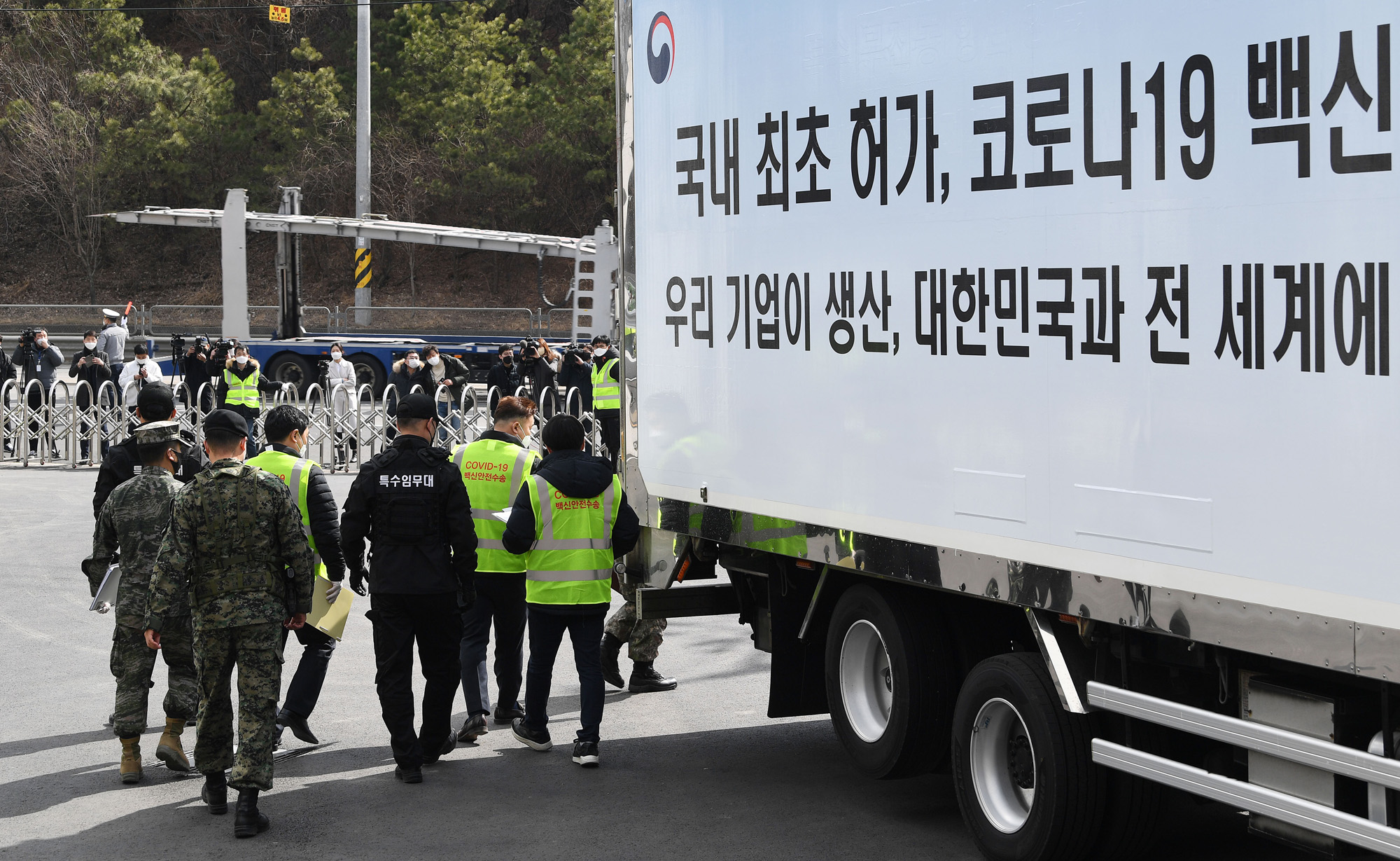 아스트라제네카 코로나 19 백신;첫 출하