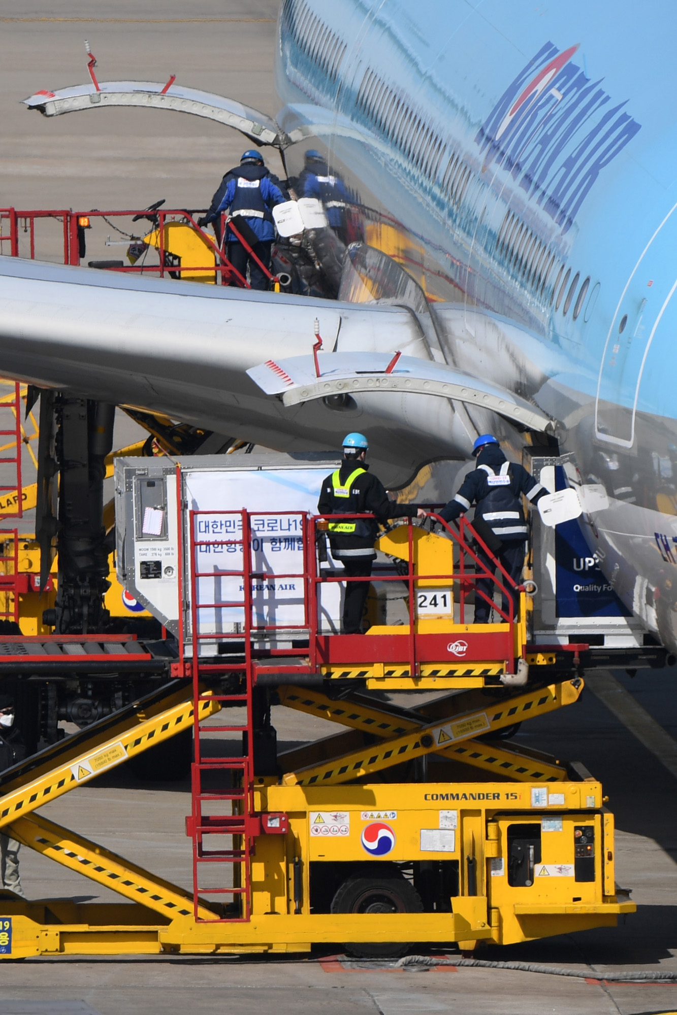 사회;의학;백신;코로나19;화이자;공항