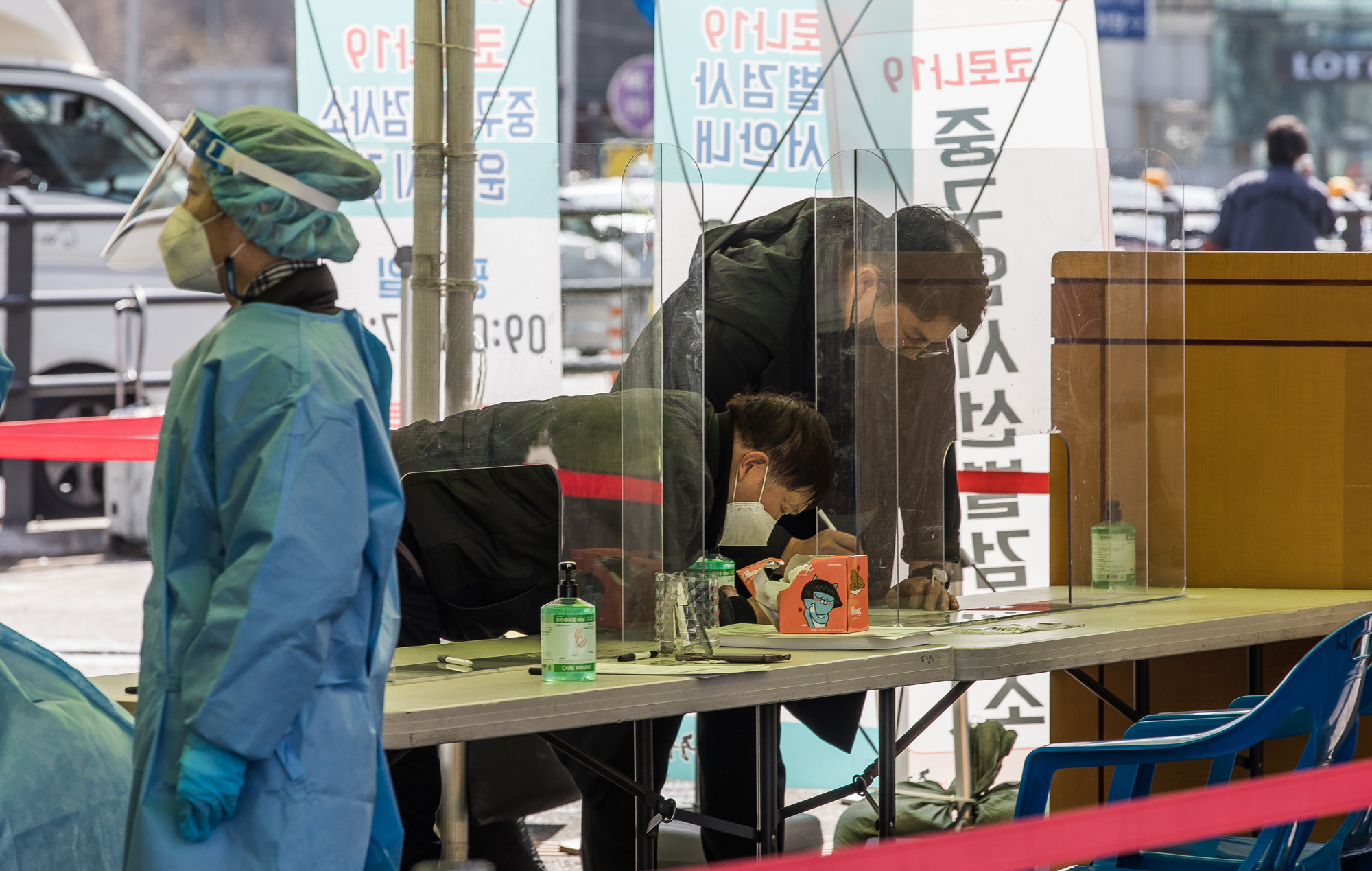 사회;세태;전염병;판데믹;코로나19;신종코로나바이러스감염증;서울역임시선별검사소;임시선별진료소