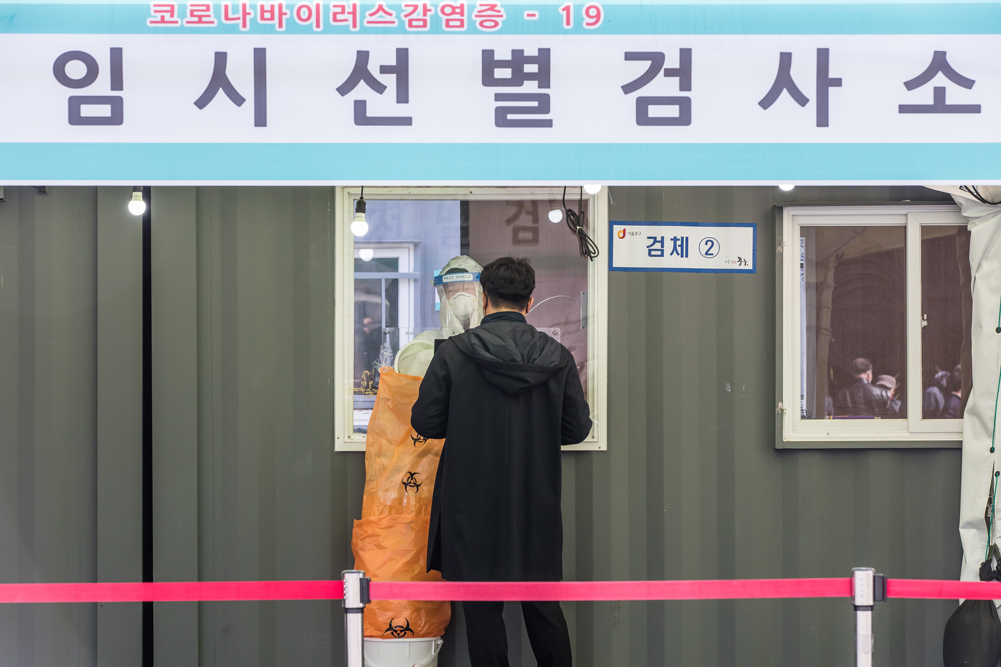 사회;세태;전염병;판데믹;코로나19;신종코로나바이러스감염증;서울역임시선별검사소;임시선별진료소