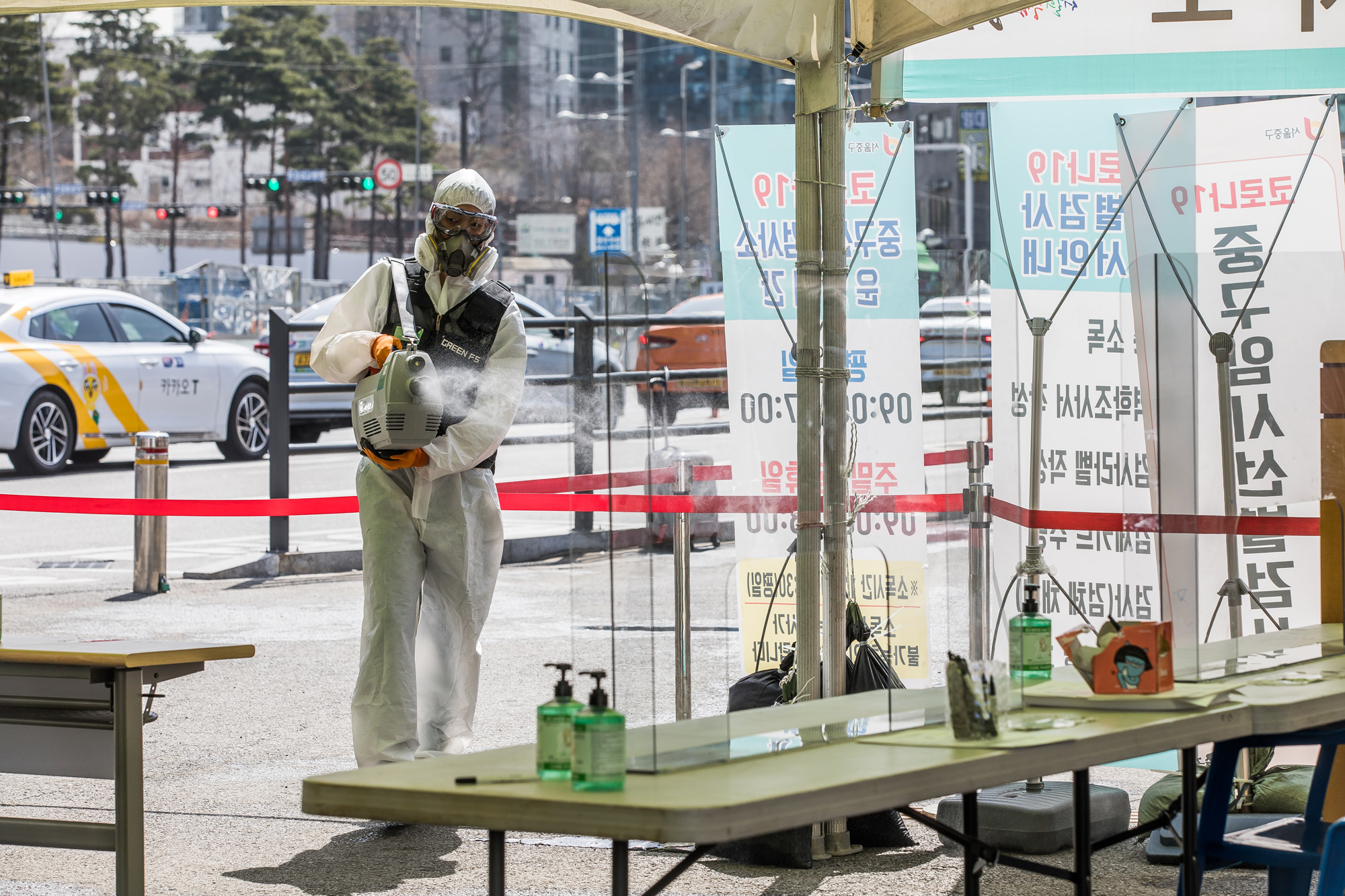 사회;세태;전염병;판데믹;코로나19;신종코로나바이러스감염증;서울역임시선별검사소;임시선별진료소