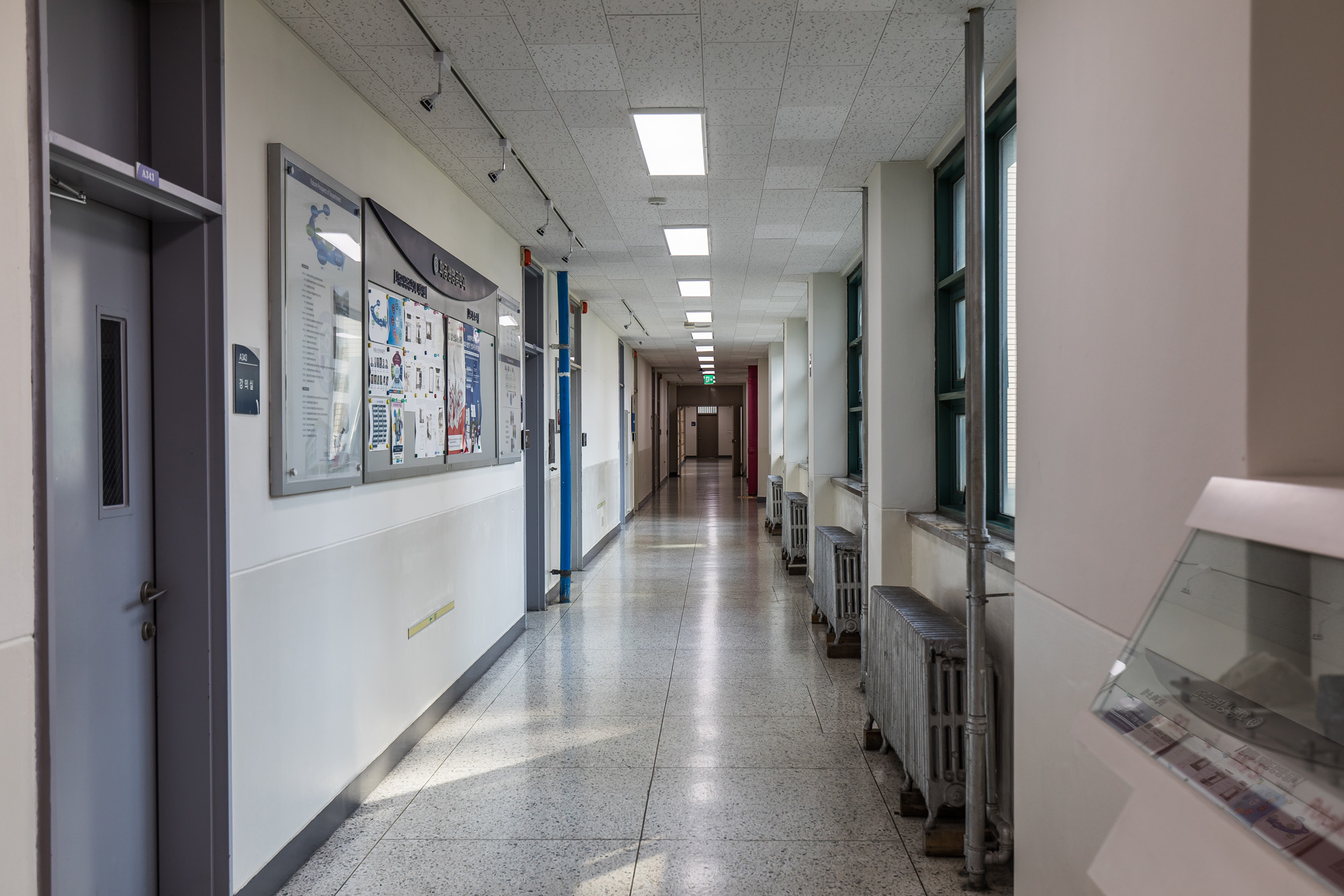 사회;세태;교육;대학교;대학강의실;텅빈강의실;새학기;학과폐지대학