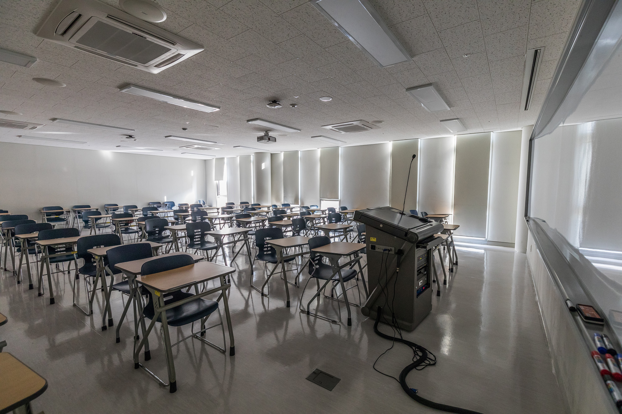 사회;세태;교육;대학교;대학강의실;텅빈강의실;새학기;학과폐지대학