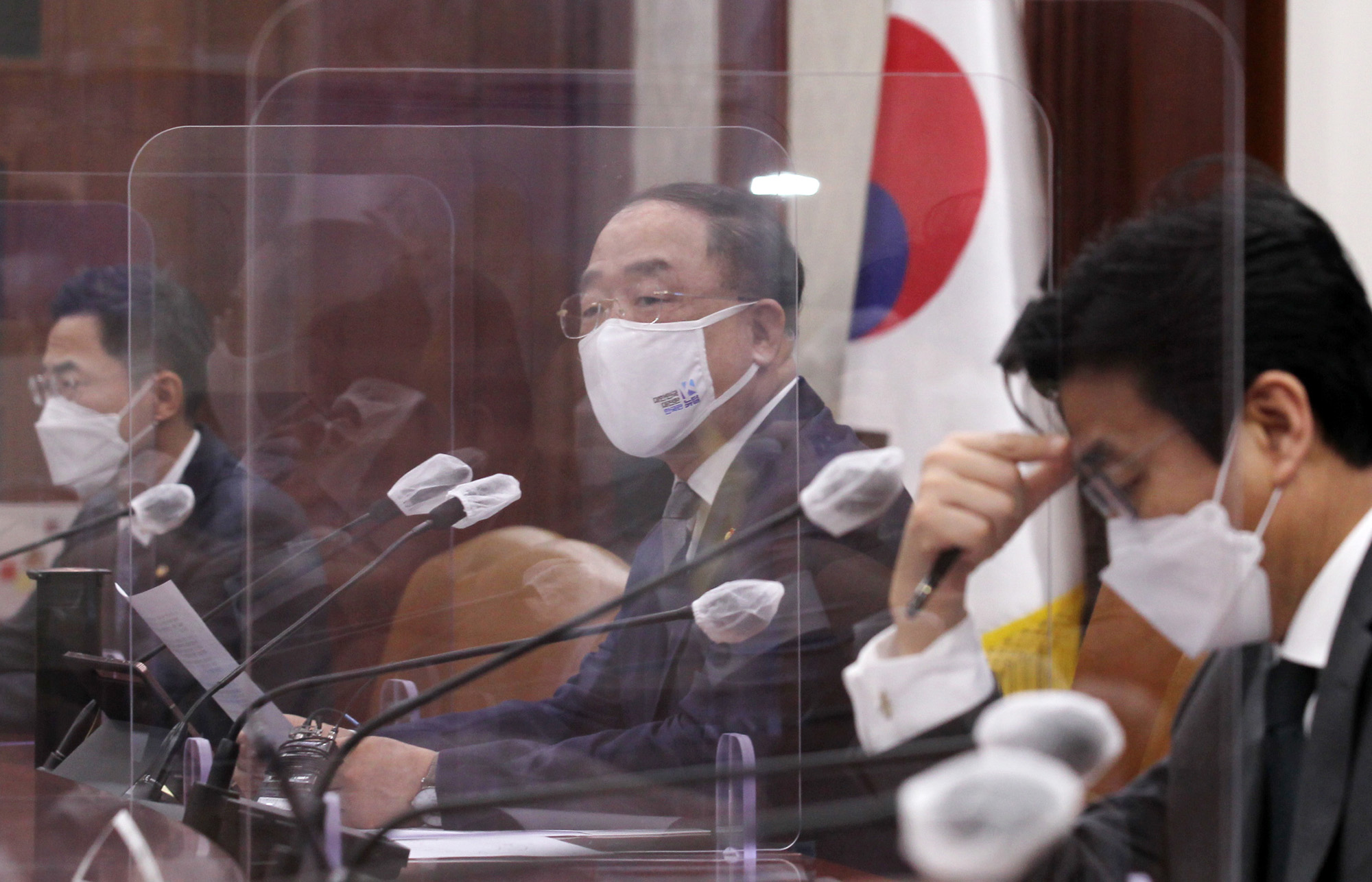 코로나;홍남기 백신 치료제