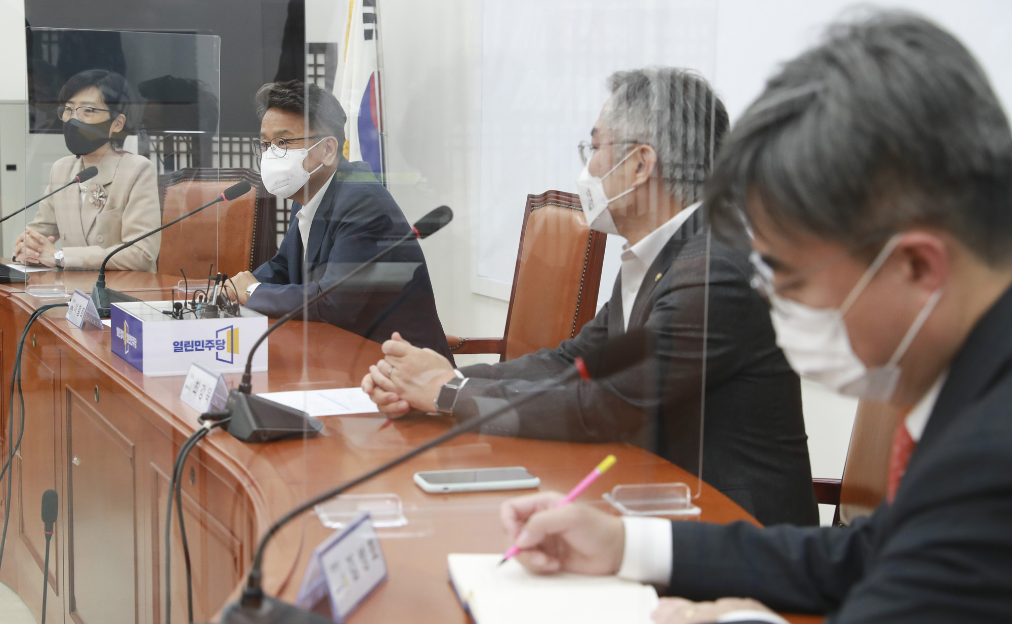 정치;국회;이철희;최강욱