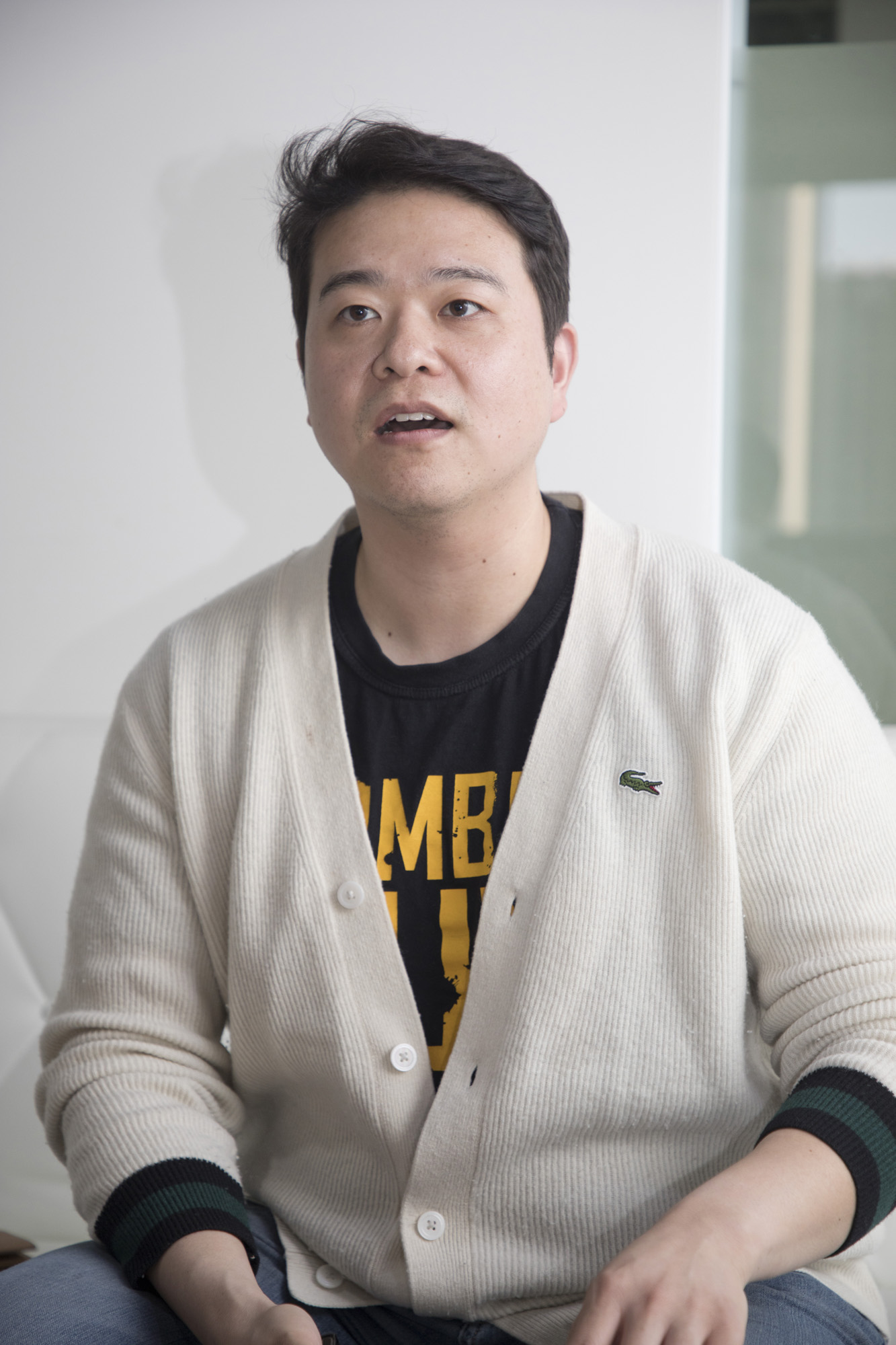 경제;벤쳐;관광;커무브;게임;현실