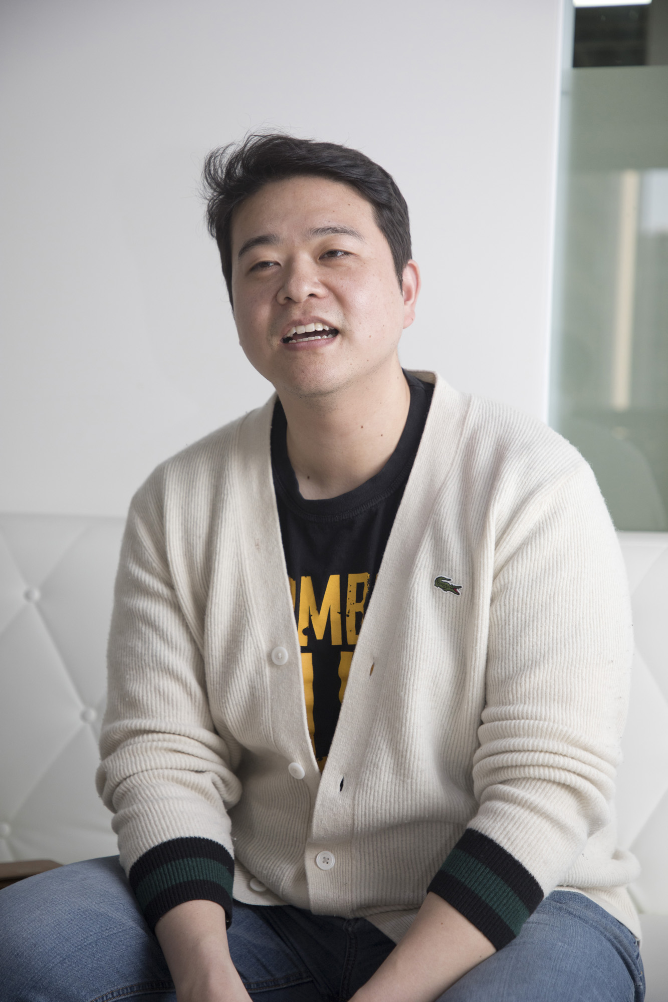 경제;벤쳐;관광;커무브;게임;현실